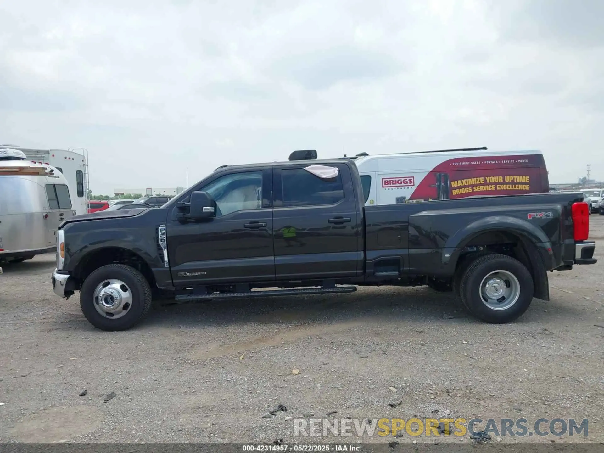 14 Photograph of a damaged car 1FT8W3DT9SEC56358 FORD F-350 2025