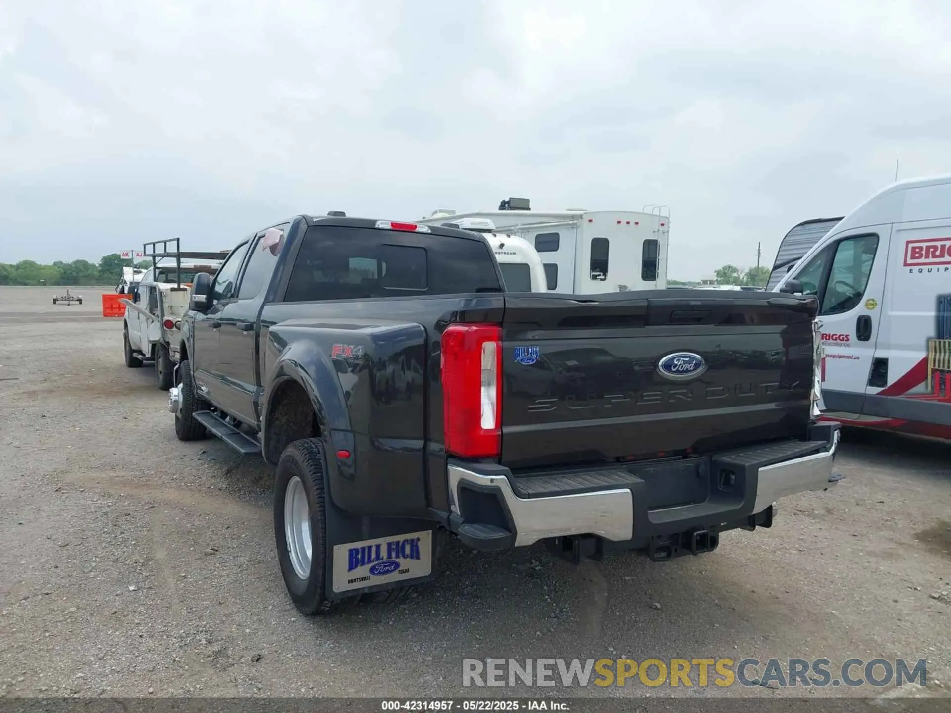 3 Photograph of a damaged car 1FT8W3DT9SEC56358 FORD F-350 2025