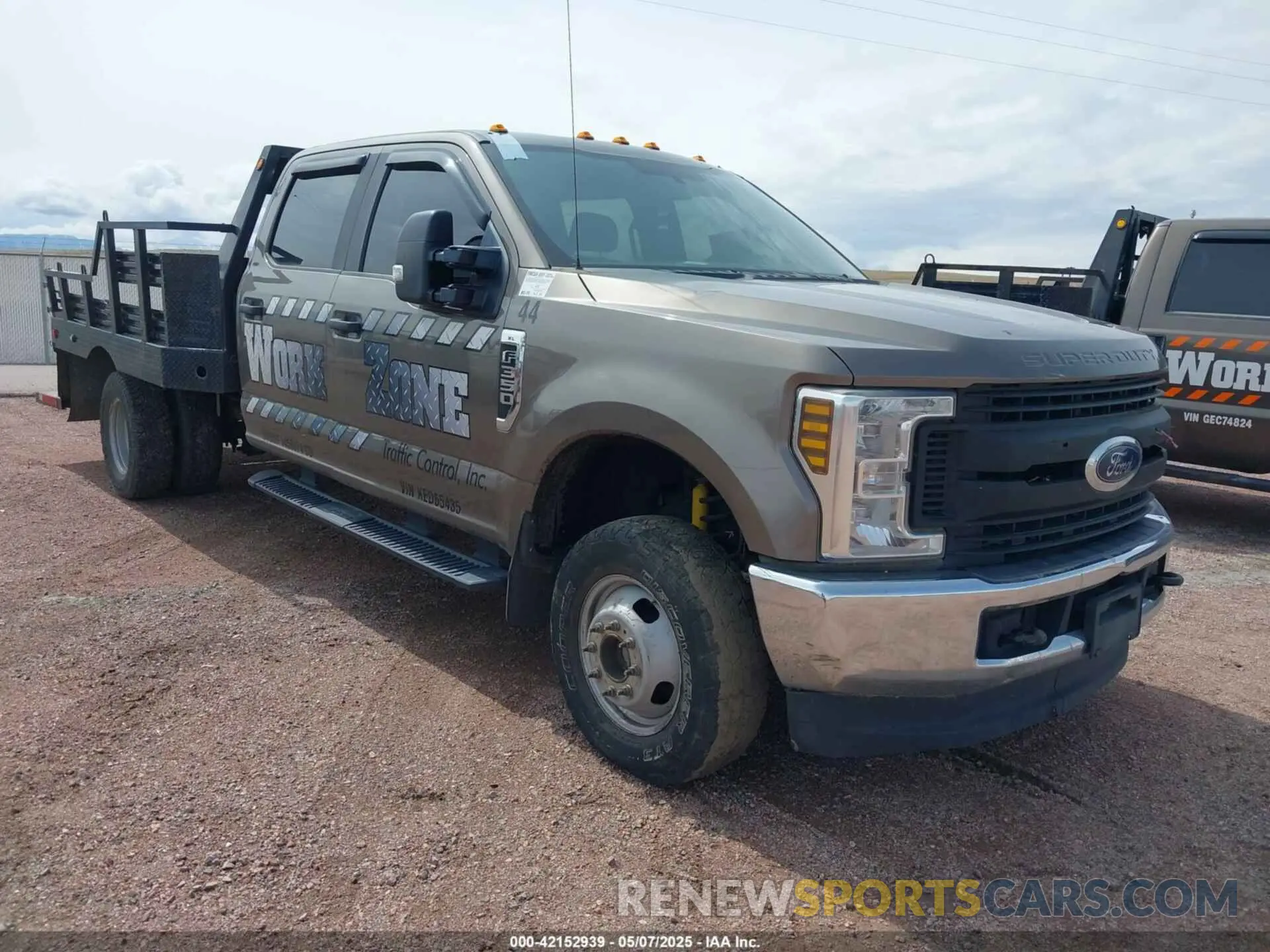 1 Photograph of a damaged car 1FD8W3H69KED65435 FORD F-350 CHASSIS 2019
