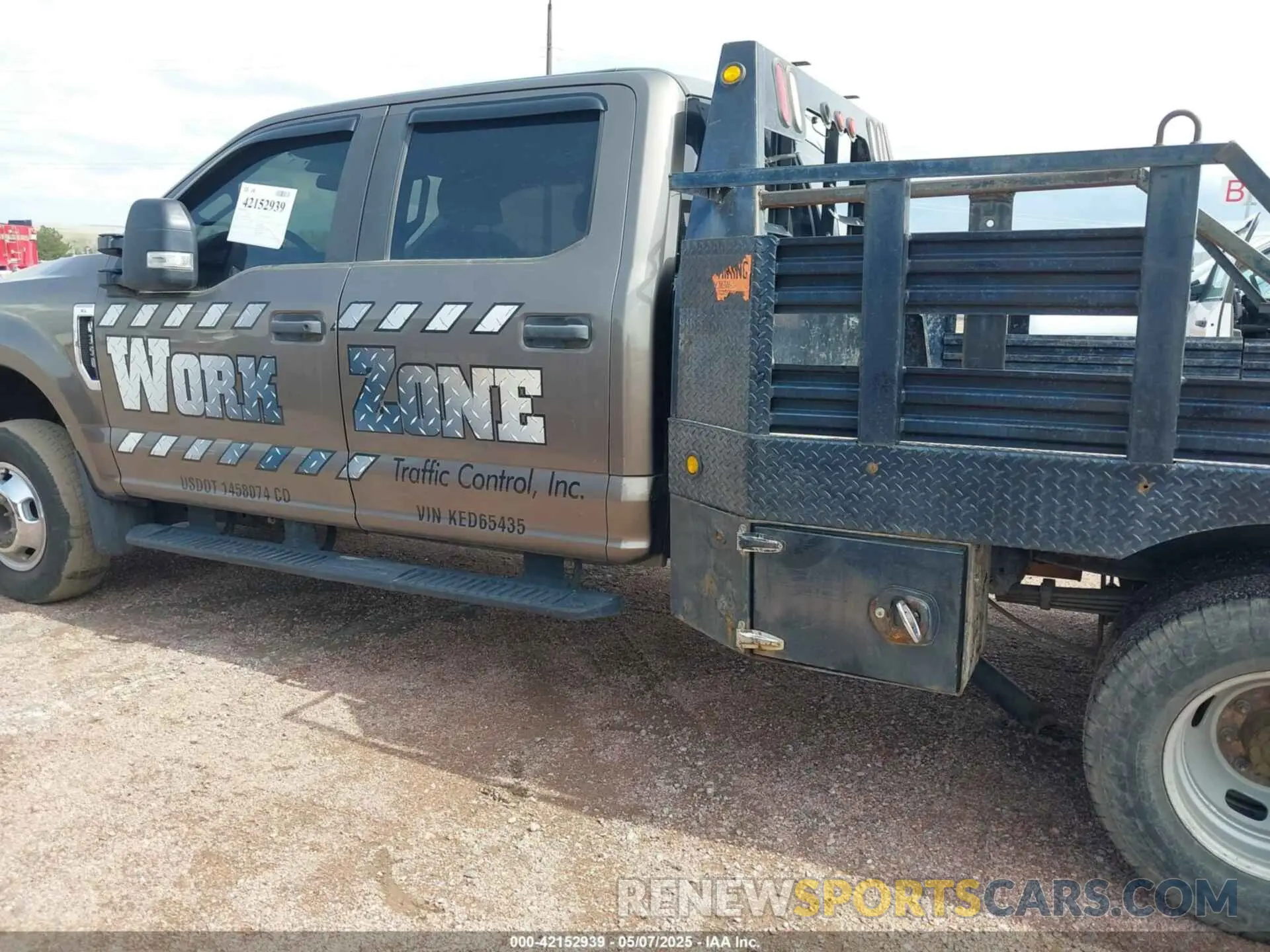 14 Photograph of a damaged car 1FD8W3H69KED65435 FORD F-350 CHASSIS 2019
