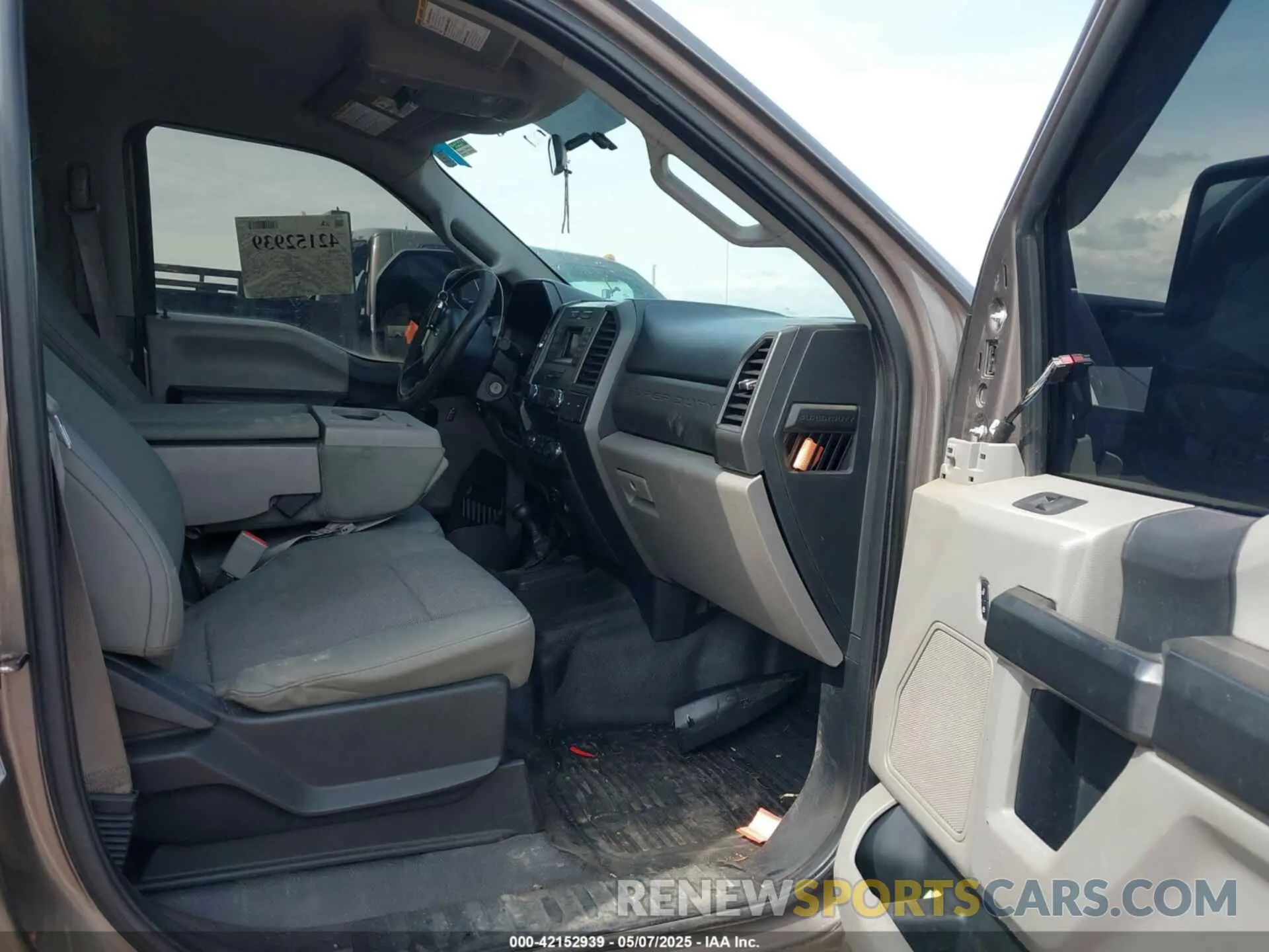 7 Photograph of a damaged car 1FD8W3H69KED65435 FORD F-350 CHASSIS 2019