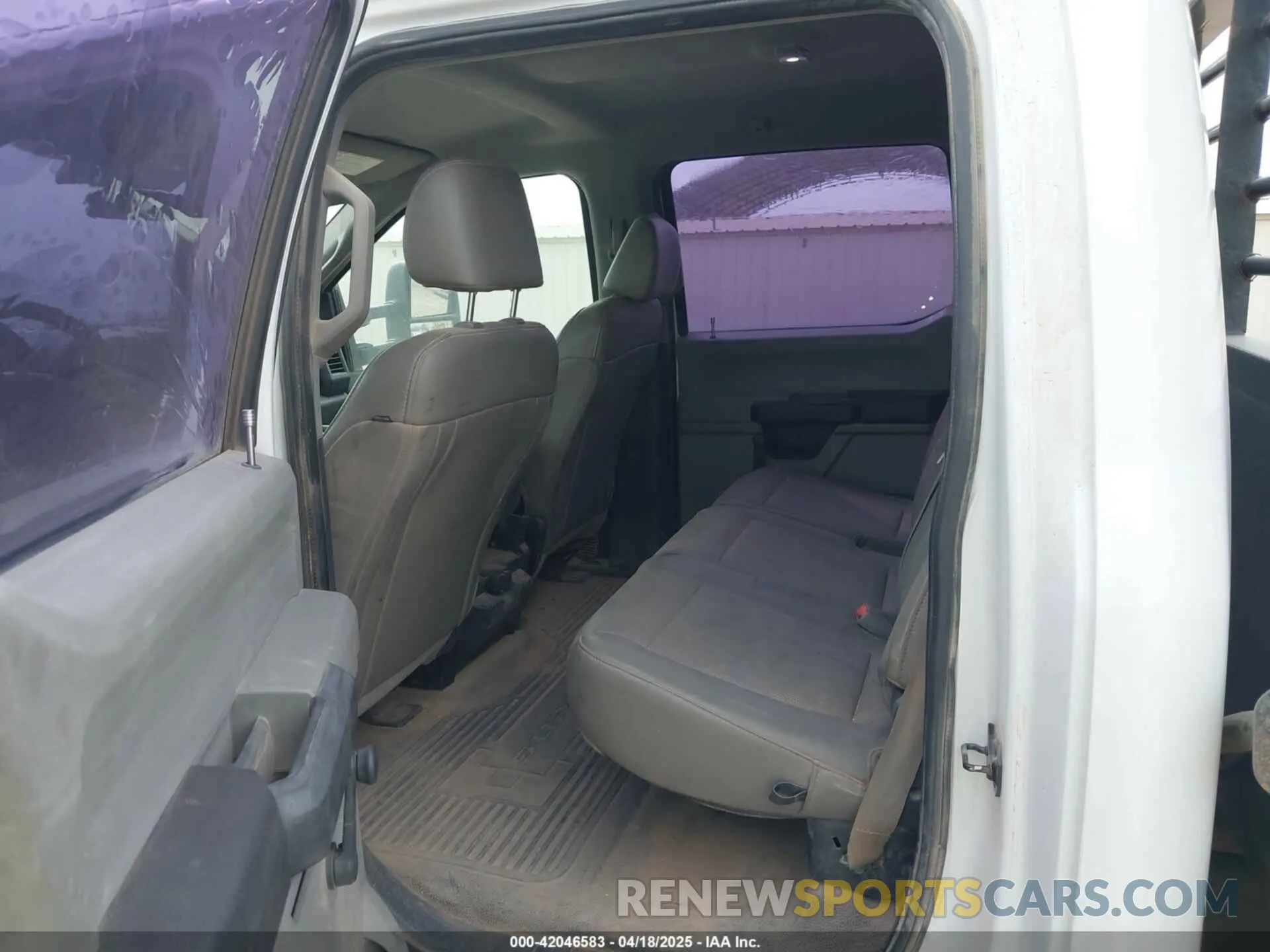 7 Photograph of a damaged car 1FD8W3HT4KEG56933 FORD F-350 CHASSIS 2019