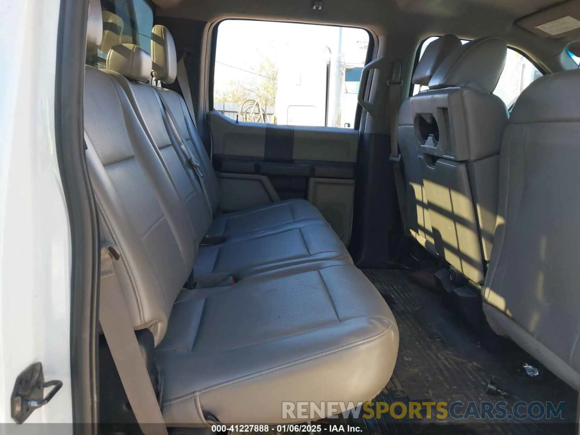 6 Photograph of a damaged car 1FD8W3HT6KEE14466 FORD F-350 CHASSIS 2019