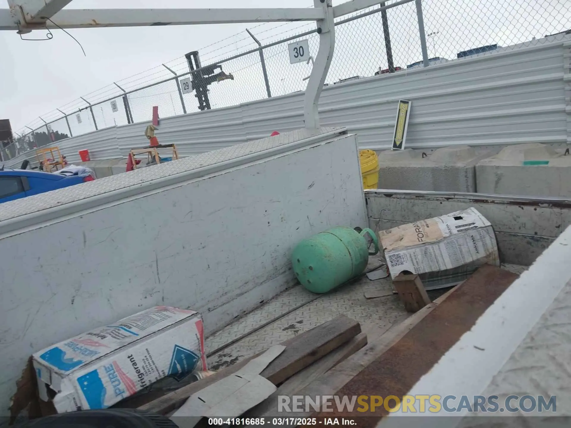 6 Photograph of a damaged car 1FD8X3ET7KED48298 FORD F-350 CHASSIS 2019