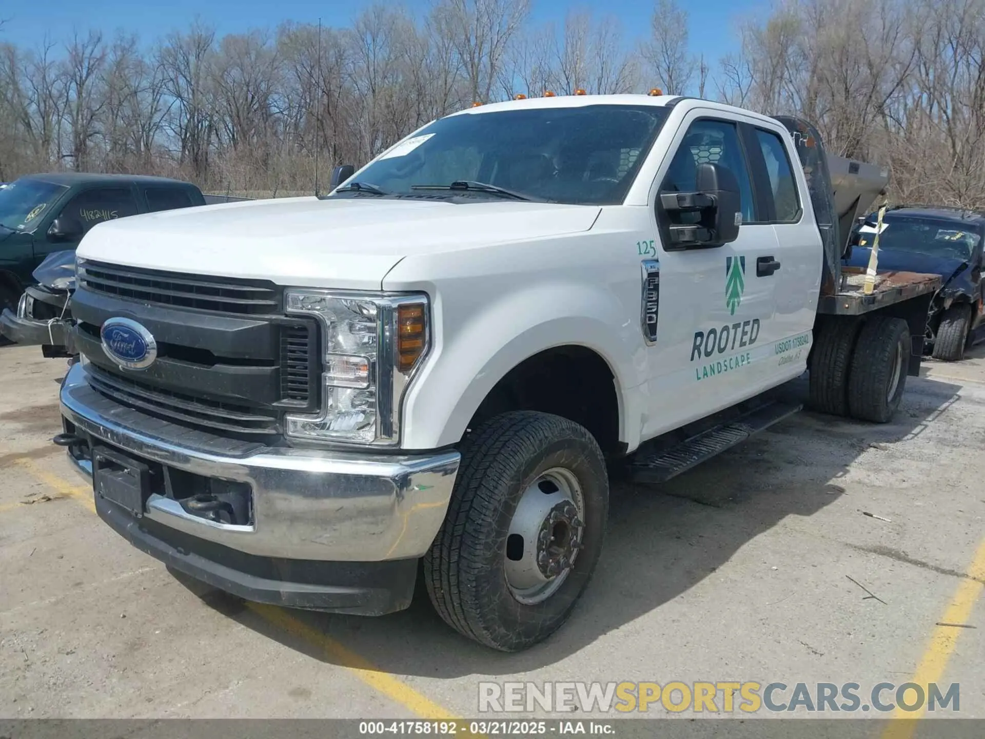 2 Фотография поврежденного автомобиля 1FD8X3H62KEE03133 FORD F-350 CHASSIS 2019