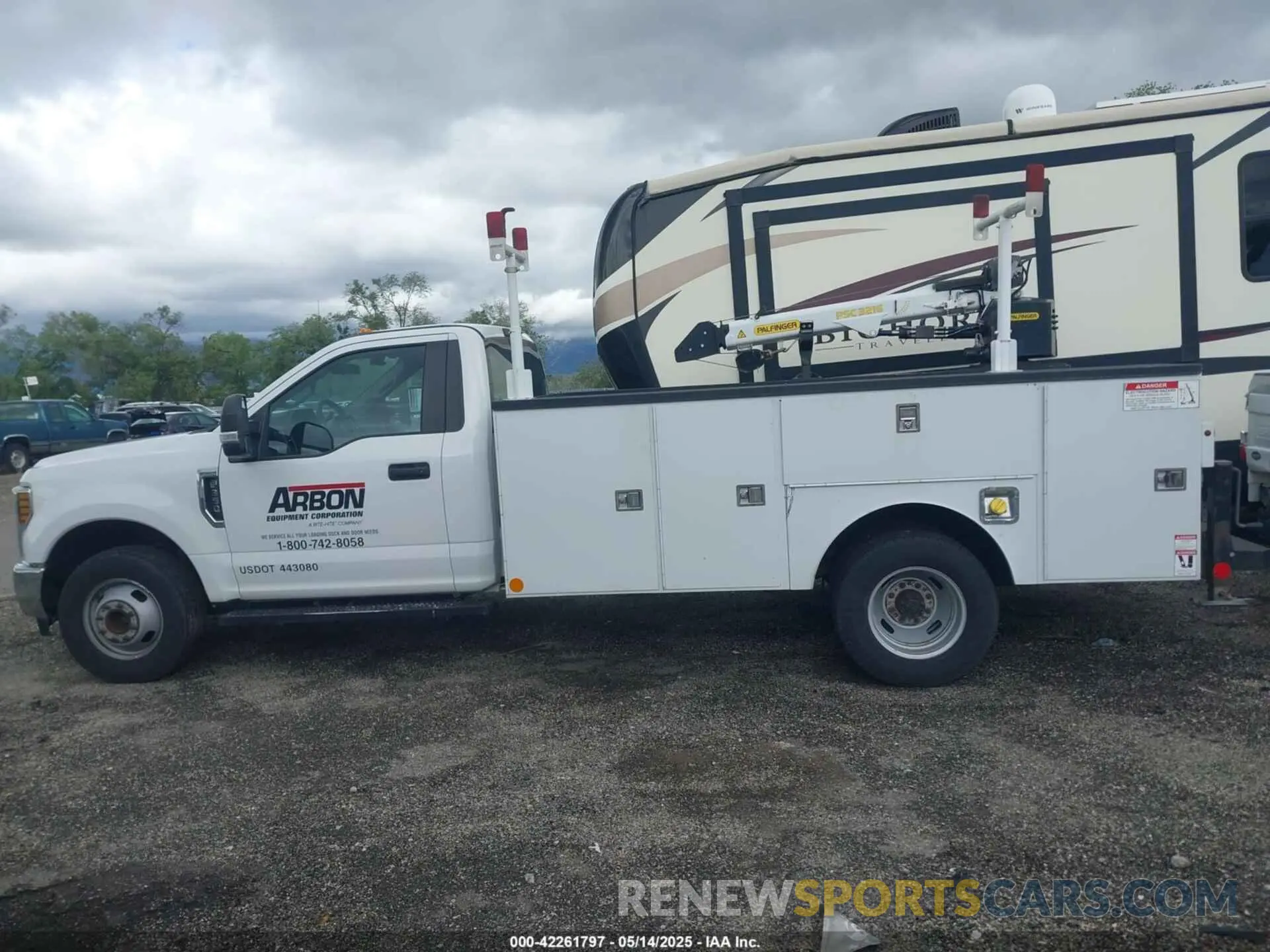 14 Photograph of a damaged car 1FDRF3G60KED40560 FORD F-350 CHASSIS 2019