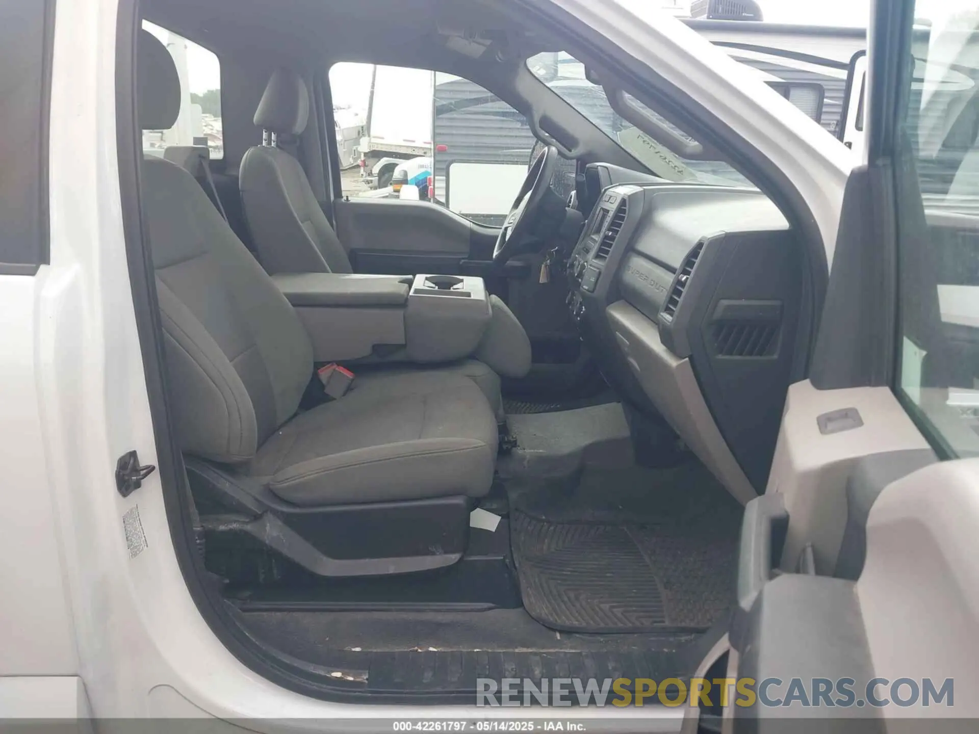 7 Photograph of a damaged car 1FDRF3G60KED40560 FORD F-350 CHASSIS 2019