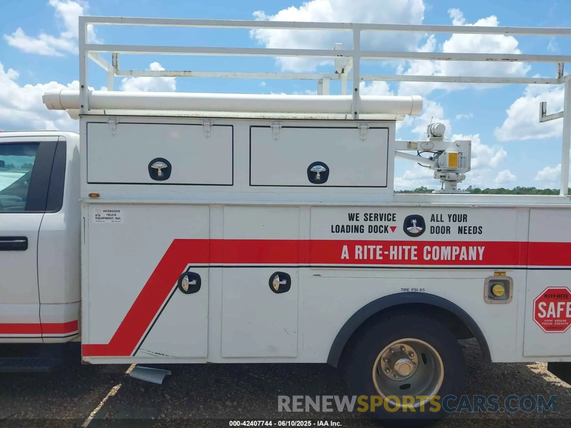 12 Photograph of a damaged car 1FDRF3G61KEC47465 FORD F-350 CHASSIS 2019