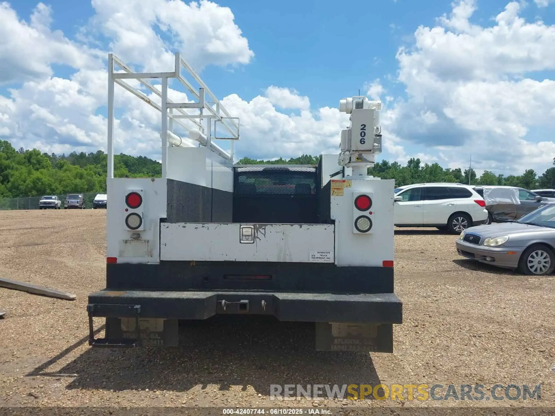 18 Photograph of a damaged car 1FDRF3G61KEC47465 FORD F-350 CHASSIS 2019