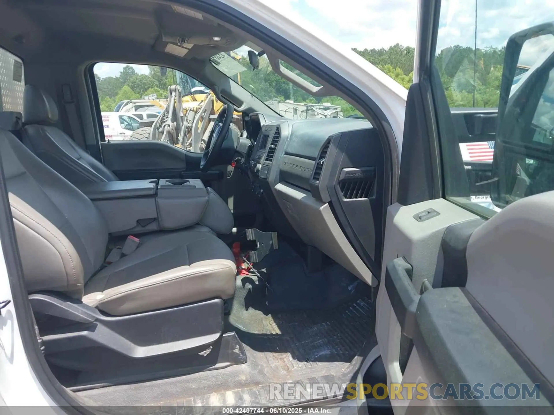 7 Photograph of a damaged car 1FDRF3G61KEC47465 FORD F-350 CHASSIS 2019