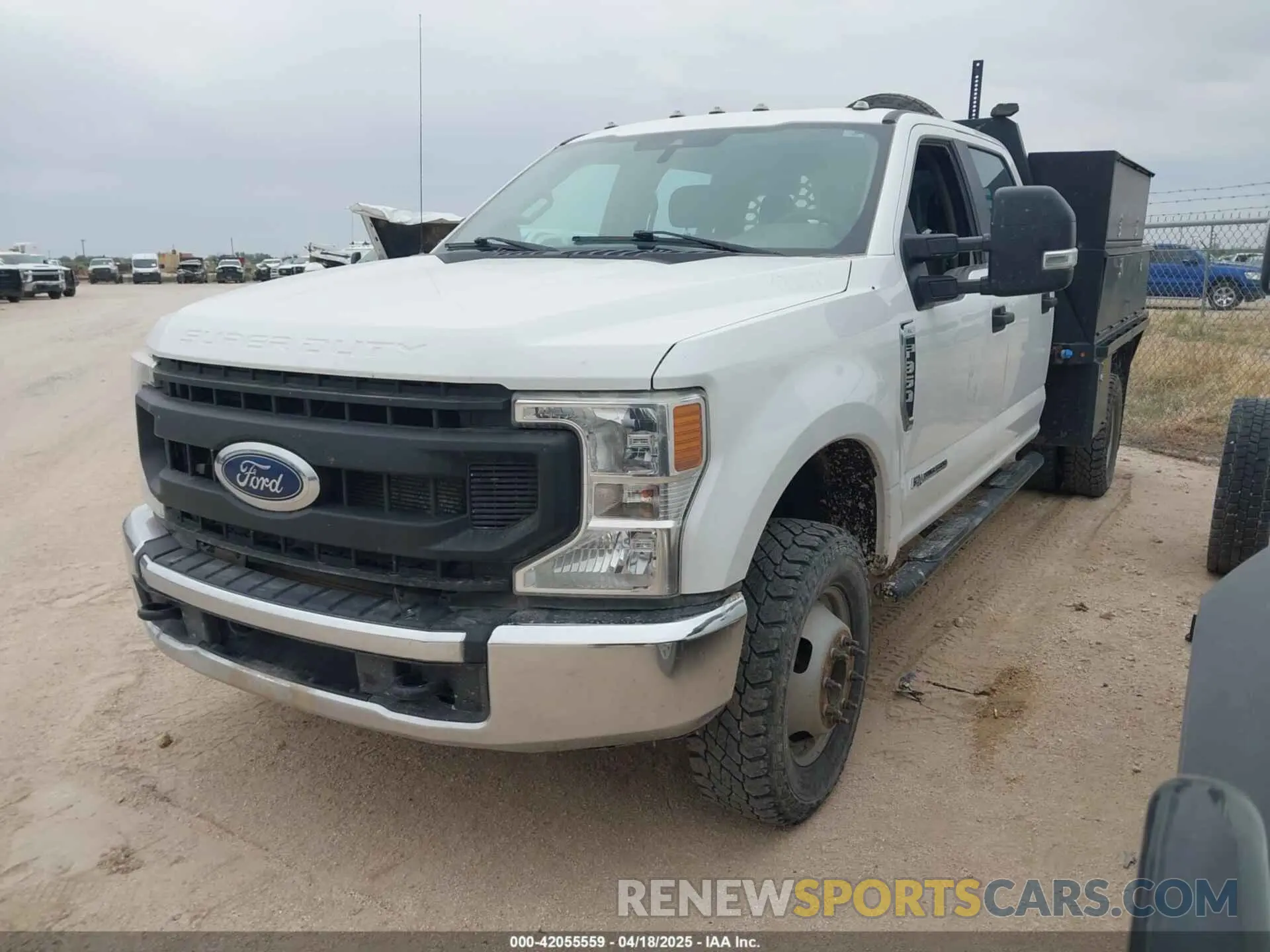 2 Фотография поврежденного автомобиля 1FD8W3HT5LED17535 FORD F-350 CHASSIS 2020