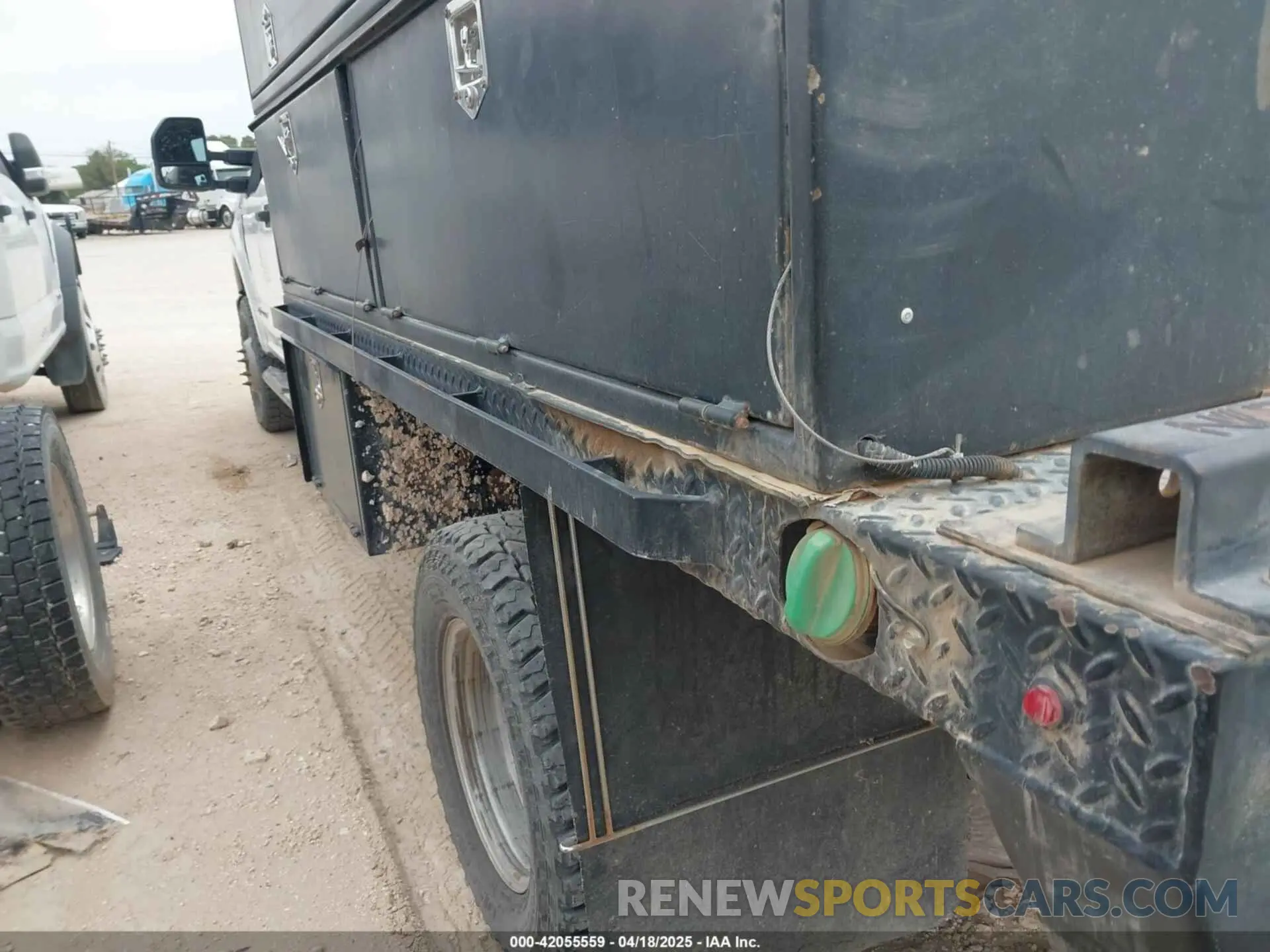 3 Фотография поврежденного автомобиля 1FD8W3HT5LED17535 FORD F-350 CHASSIS 2020