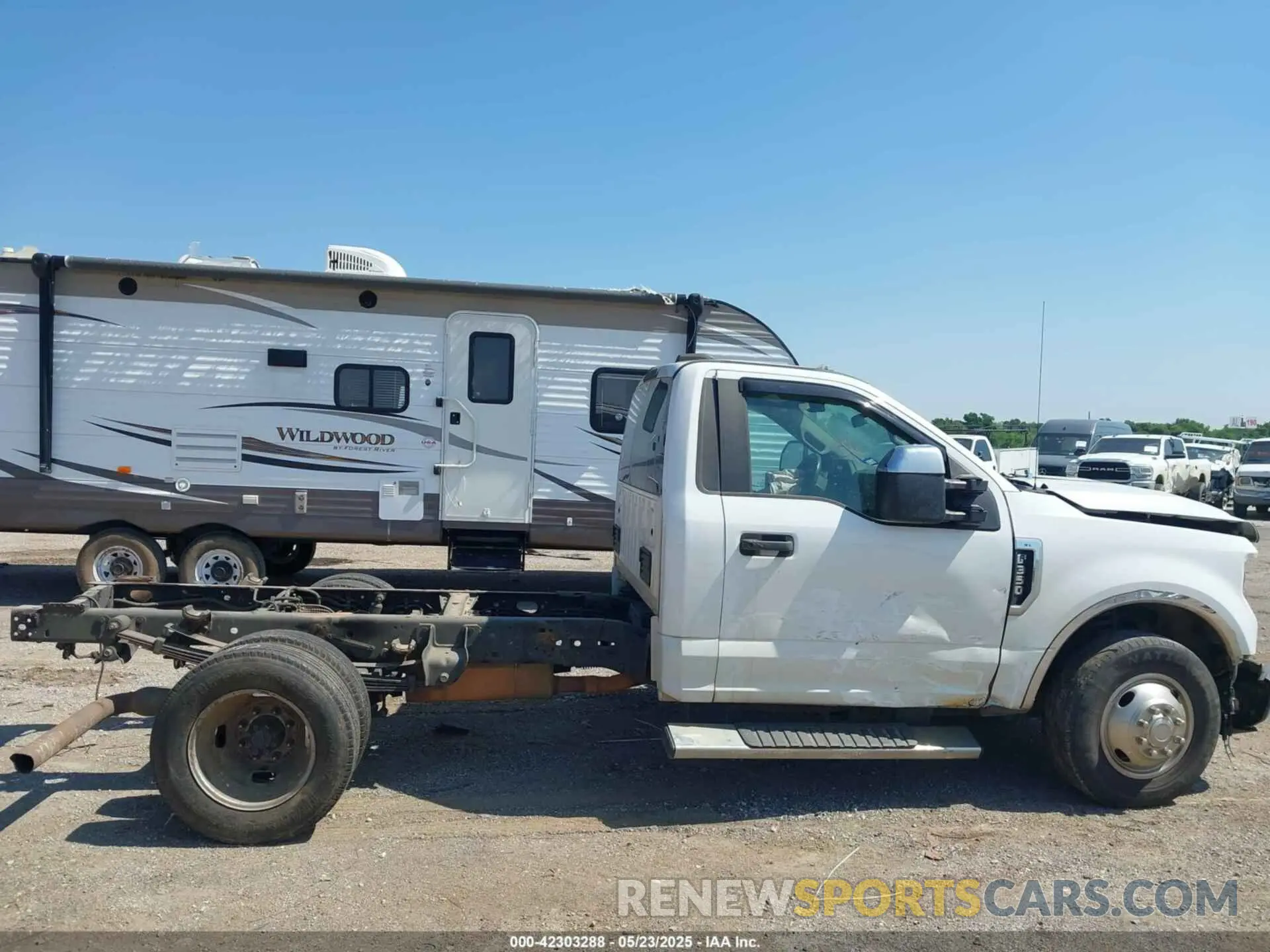 13 Photograph of a damaged car 1FDRF3G60LED71311 FORD F-350 CHASSIS 2020