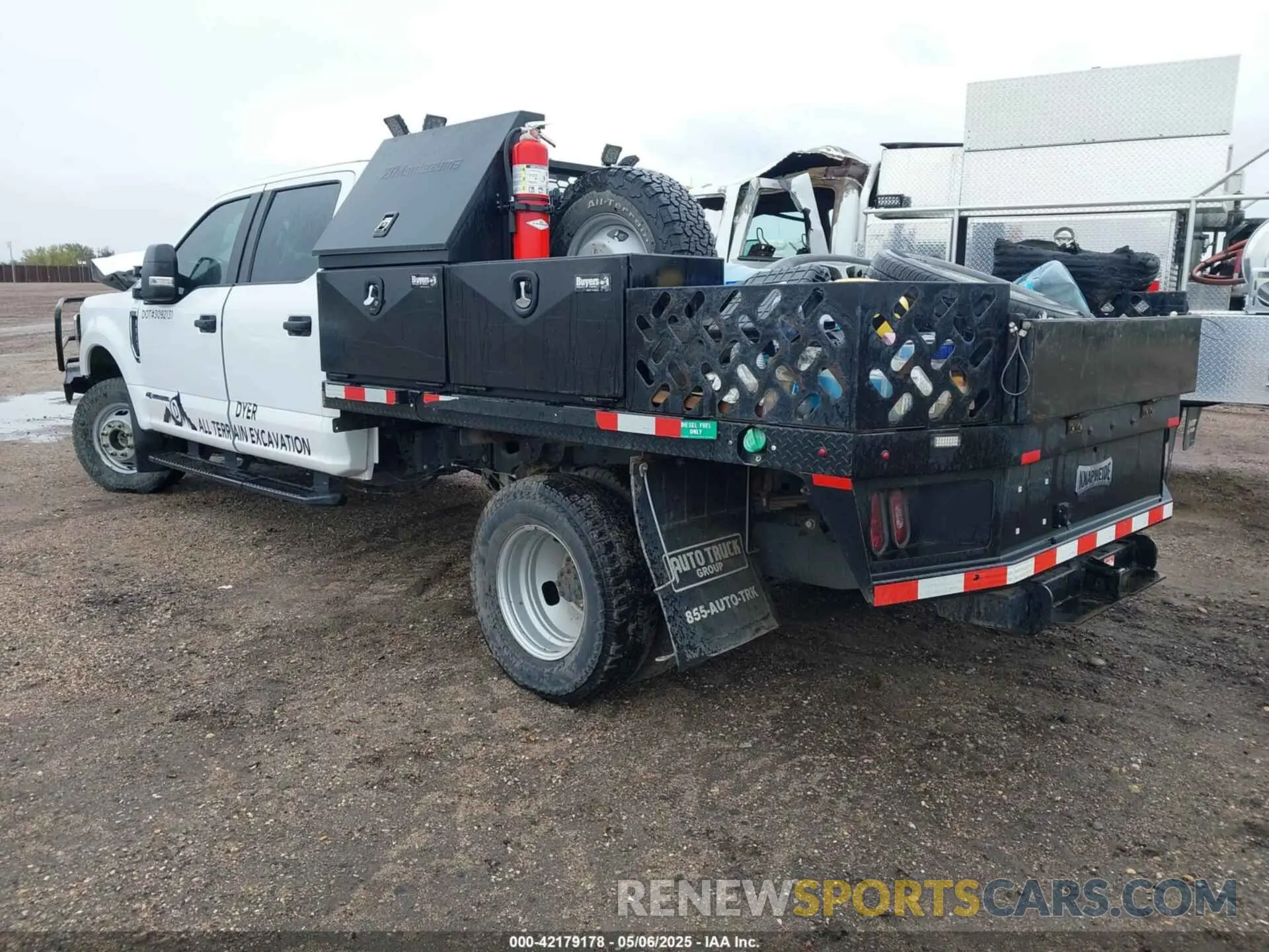 3 Фотография поврежденного автомобиля 1FD8W3HT0MEC55317 FORD F-350 CHASSIS 2021