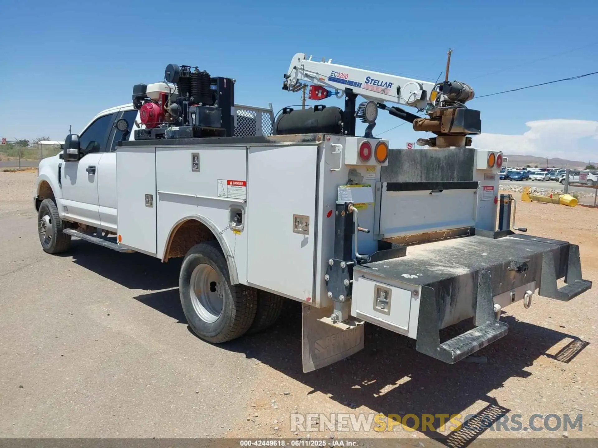 3 Фотография поврежденного автомобиля 1FD8X3HN7NEF13221 FORD F-350 CHASSIS 2022