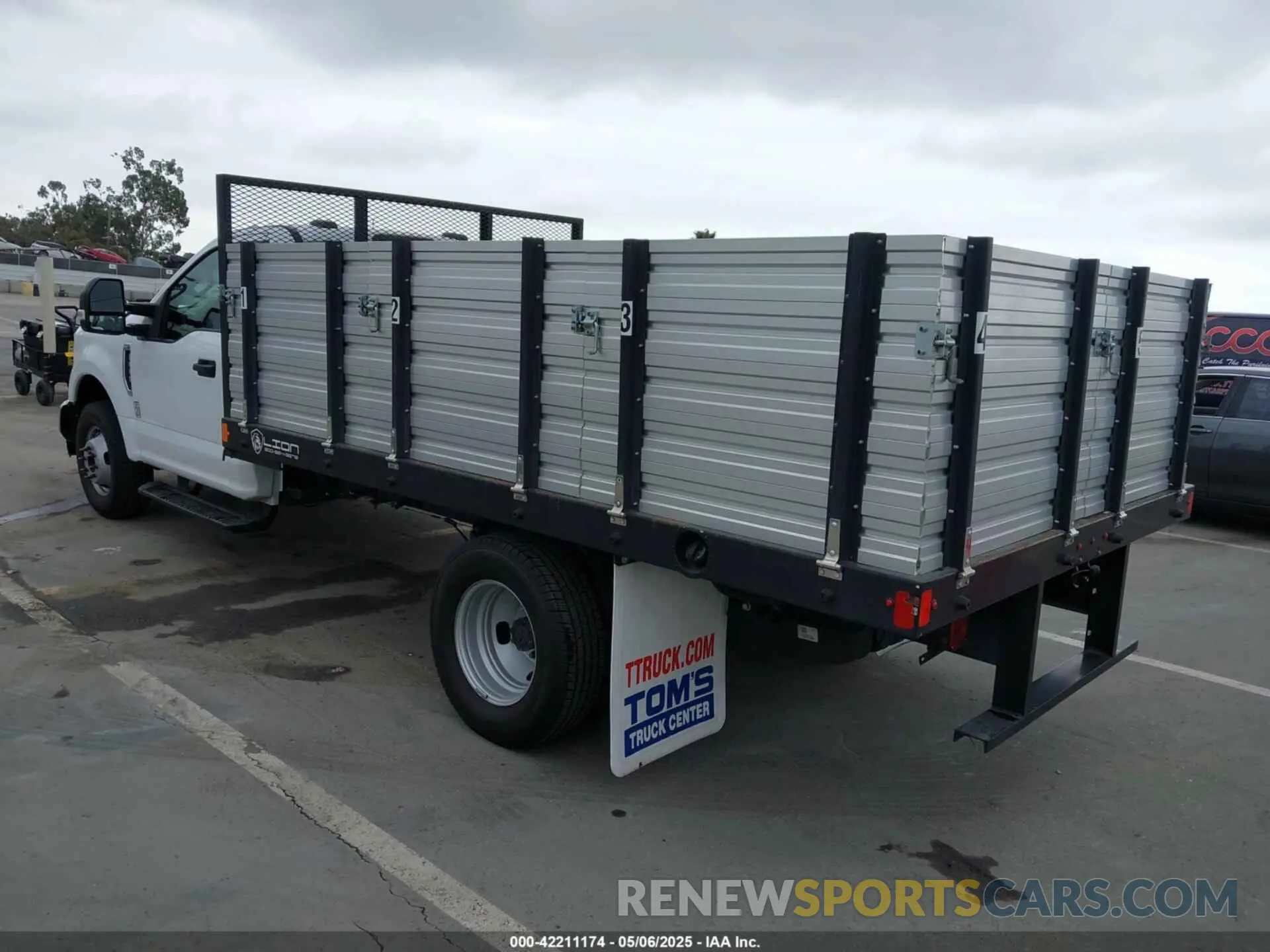 3 Фотография поврежденного автомобиля 1FDRF3GN0NEE88364 FORD F-350 CHASSIS 2022