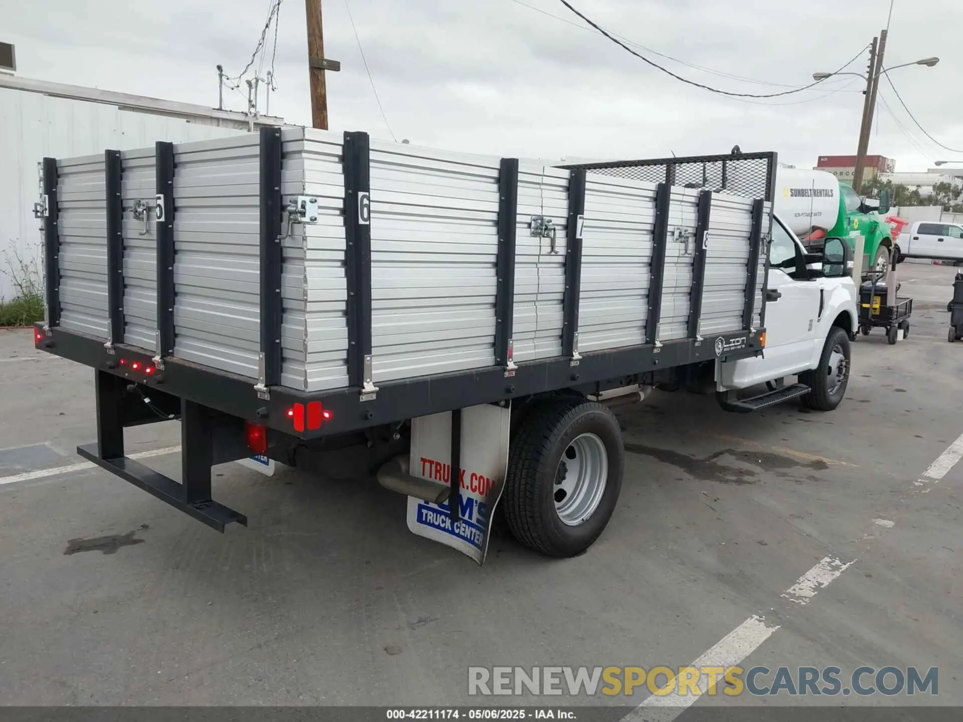 4 Фотография поврежденного автомобиля 1FDRF3GN0NEE88364 FORD F-350 CHASSIS 2022
