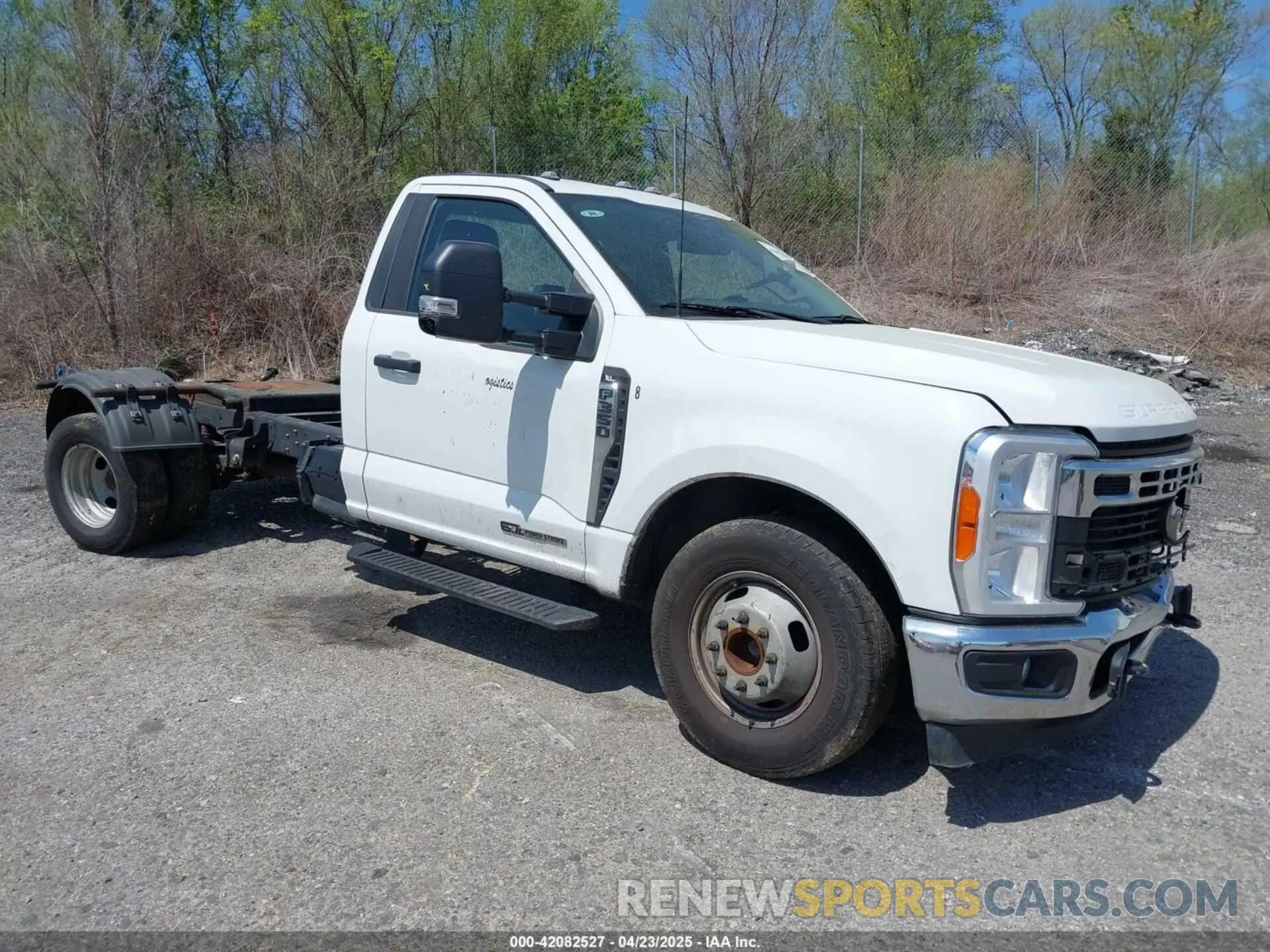 1 Фотография поврежденного автомобиля 1FDRF3GT3PEC64023 FORD F-350 CHASSIS 2023