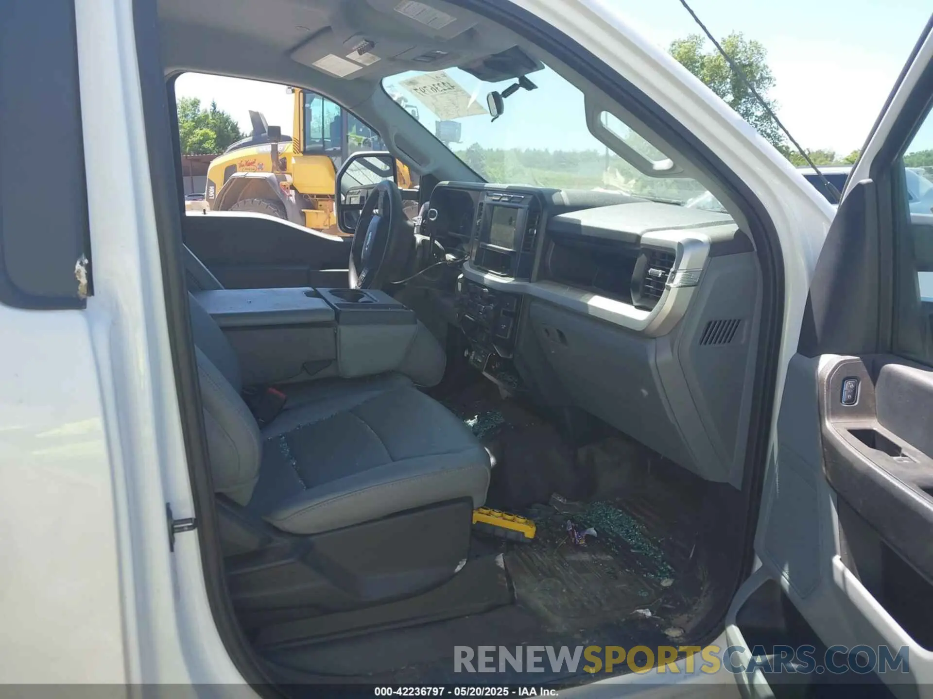 16 Photograph of a damaged car 1FDRF3HN2PDA11989 FORD F-350 CHASSIS 2023