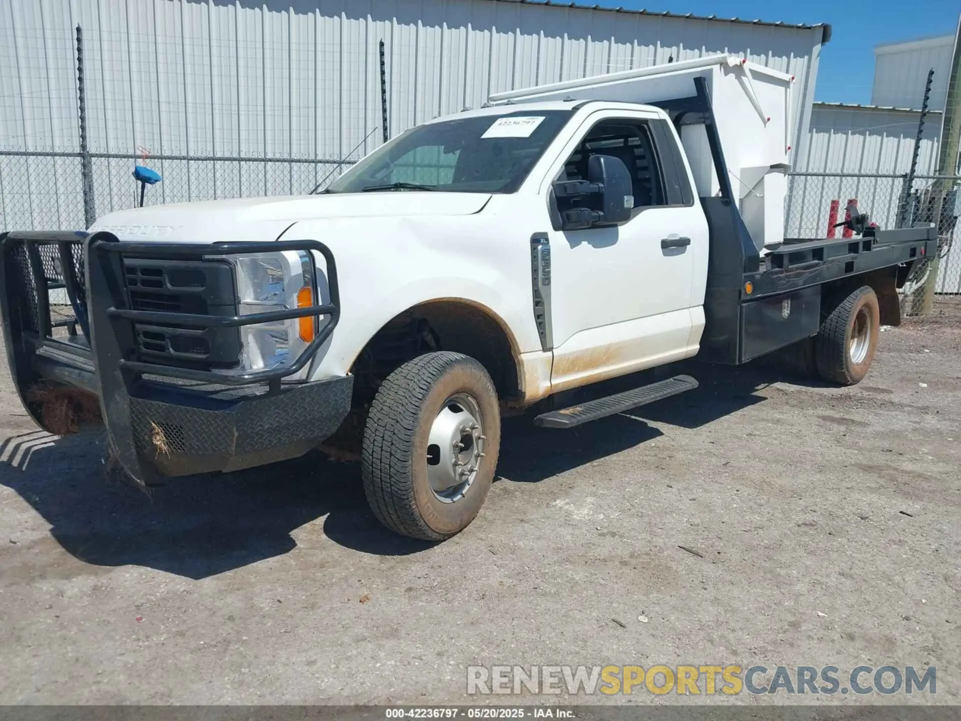 2 Photograph of a damaged car 1FDRF3HN2PDA11989 FORD F-350 CHASSIS 2023