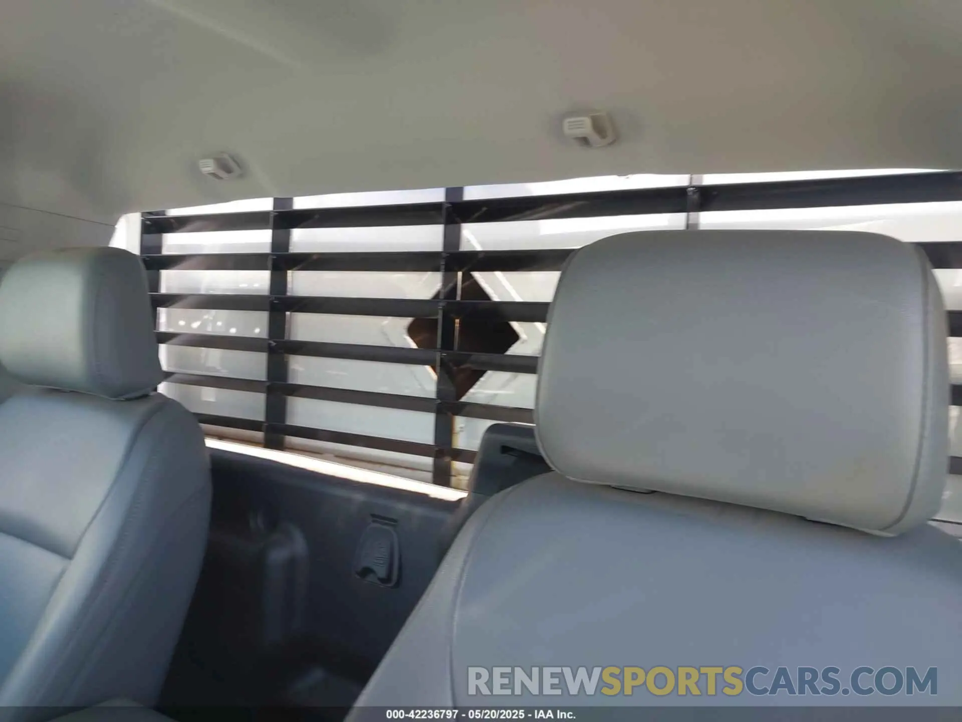 7 Photograph of a damaged car 1FDRF3HN2PDA11989 FORD F-350 CHASSIS 2023