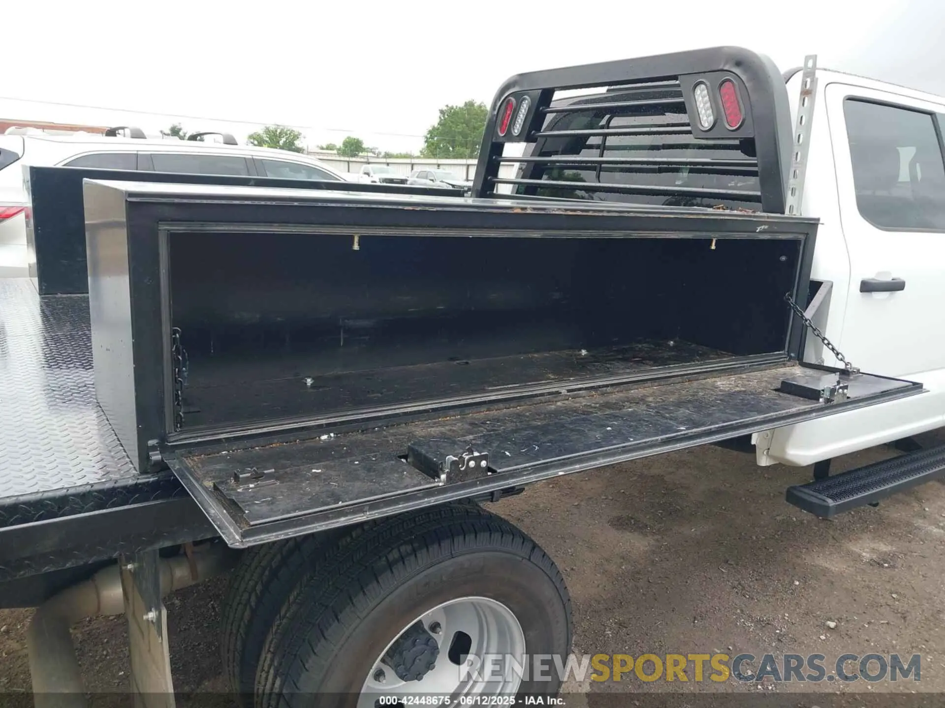 19 Photograph of a damaged car 1FD8W3HN5REF99413 FORD F-350 CHASSIS 2024