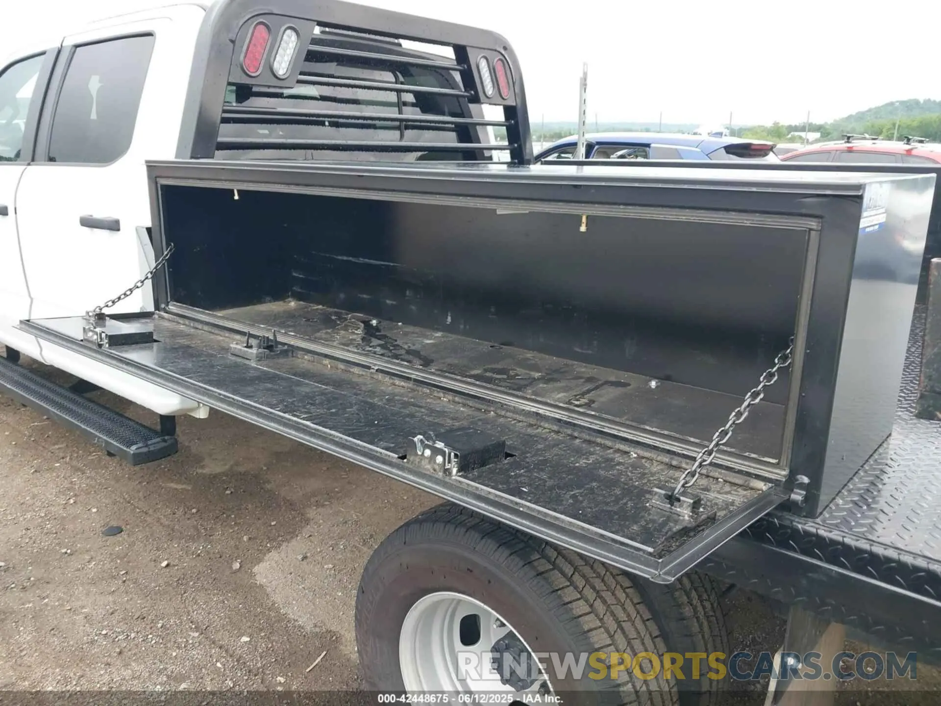 21 Photograph of a damaged car 1FD8W3HN5REF99413 FORD F-350 CHASSIS 2024
