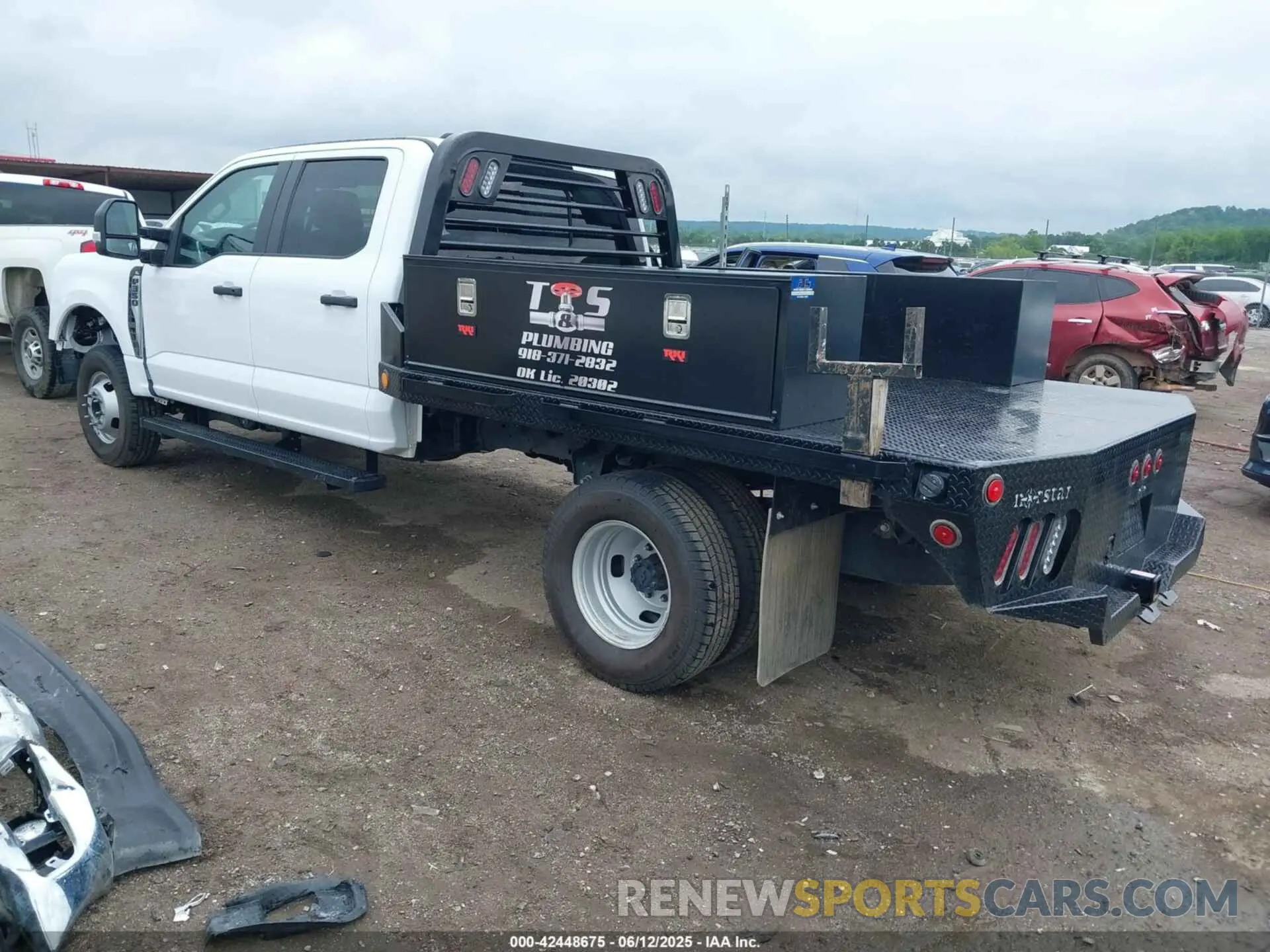 3 Photograph of a damaged car 1FD8W3HN5REF99413 FORD F-350 CHASSIS 2024