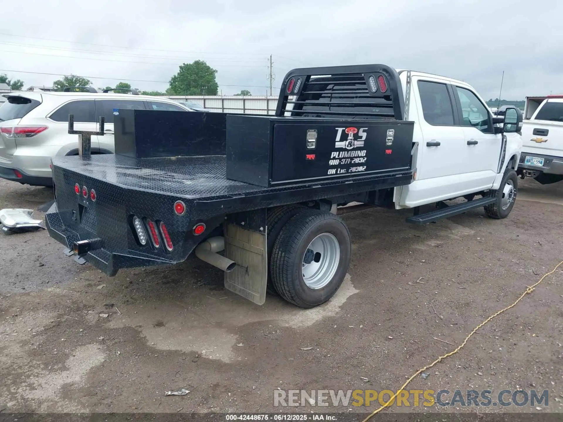 4 Photograph of a damaged car 1FD8W3HN5REF99413 FORD F-350 CHASSIS 2024