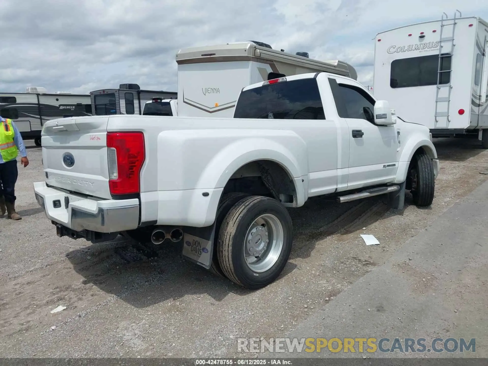 4 Photograph of a damaged car 1FTRF4CT3KEC39292 FORD F-450 2019