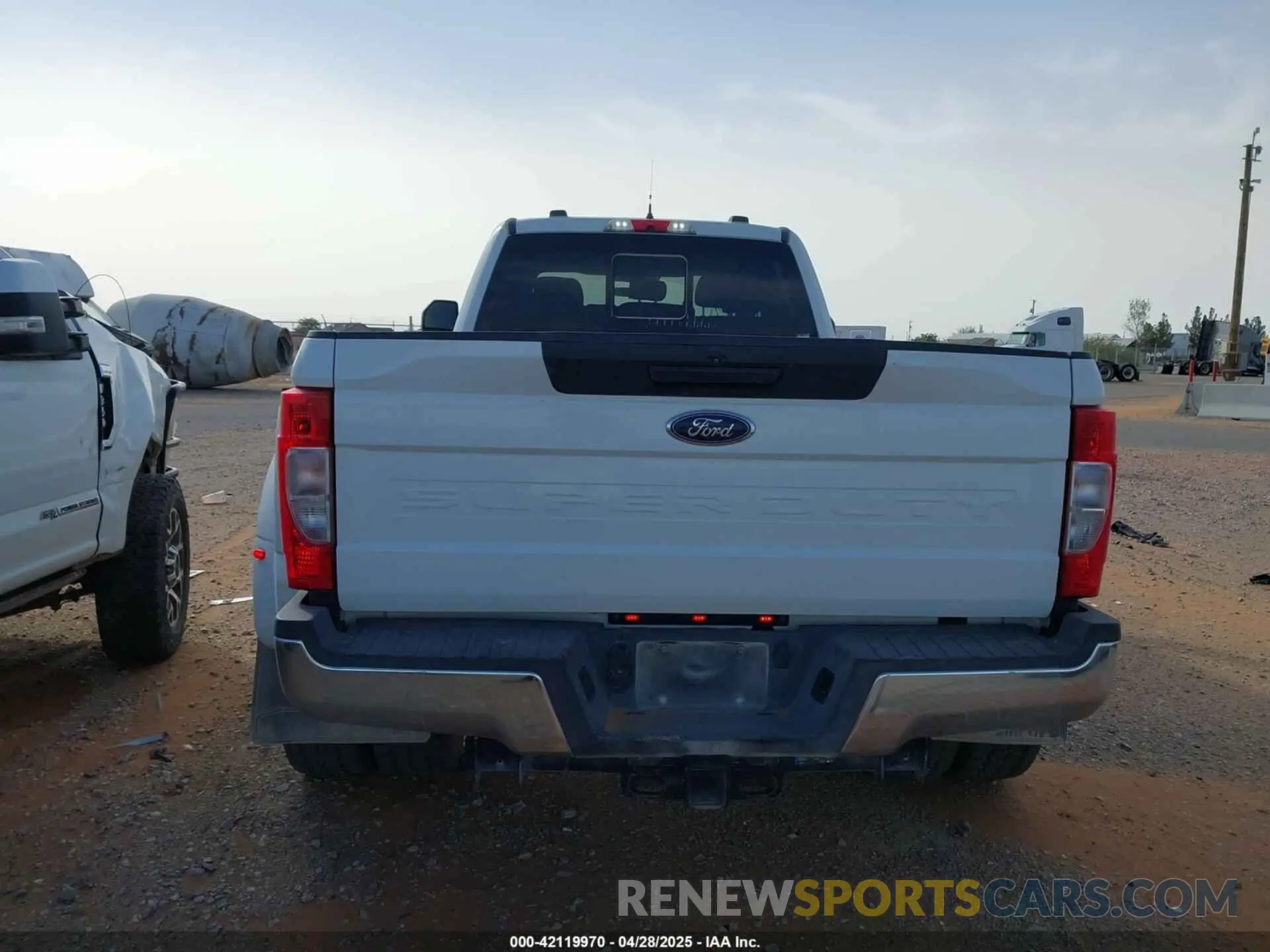 15 Photograph of a damaged car 1FT8W4DT0MED47852 FORD F-450 2021