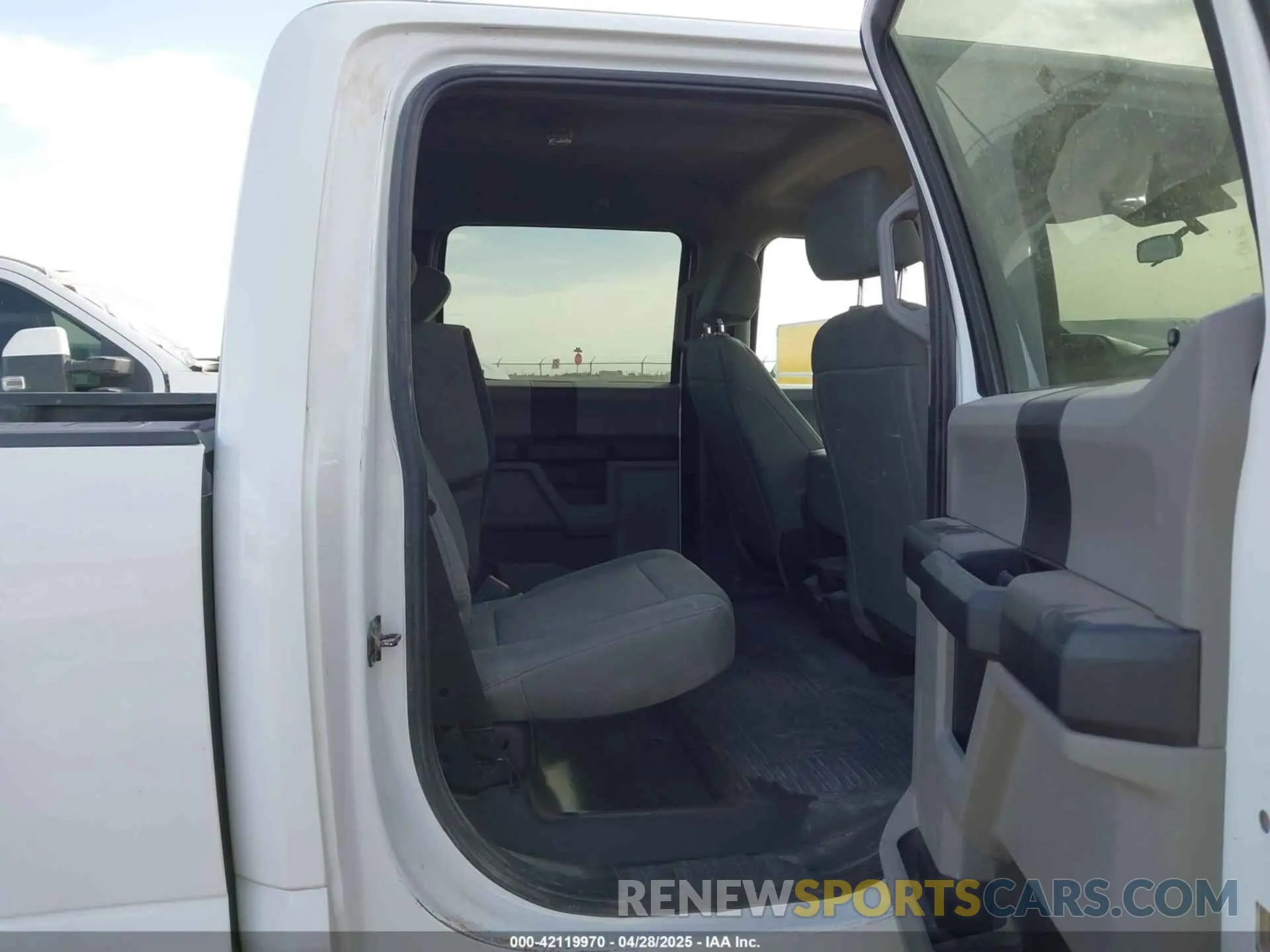 8 Photograph of a damaged car 1FT8W4DT0MED47852 FORD F-450 2021