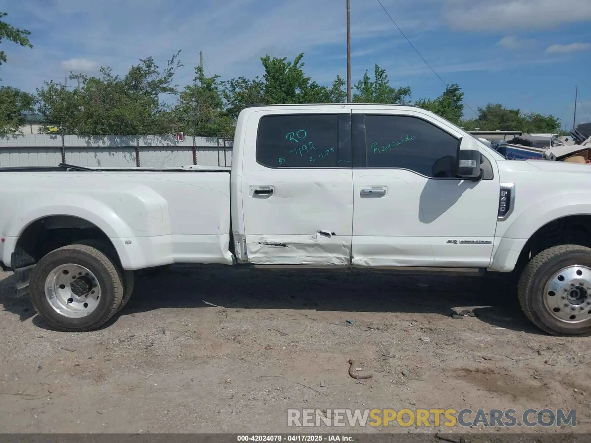 13 Photograph of a damaged car 1FT8W4DT8NED31741 FORD F-450 2022