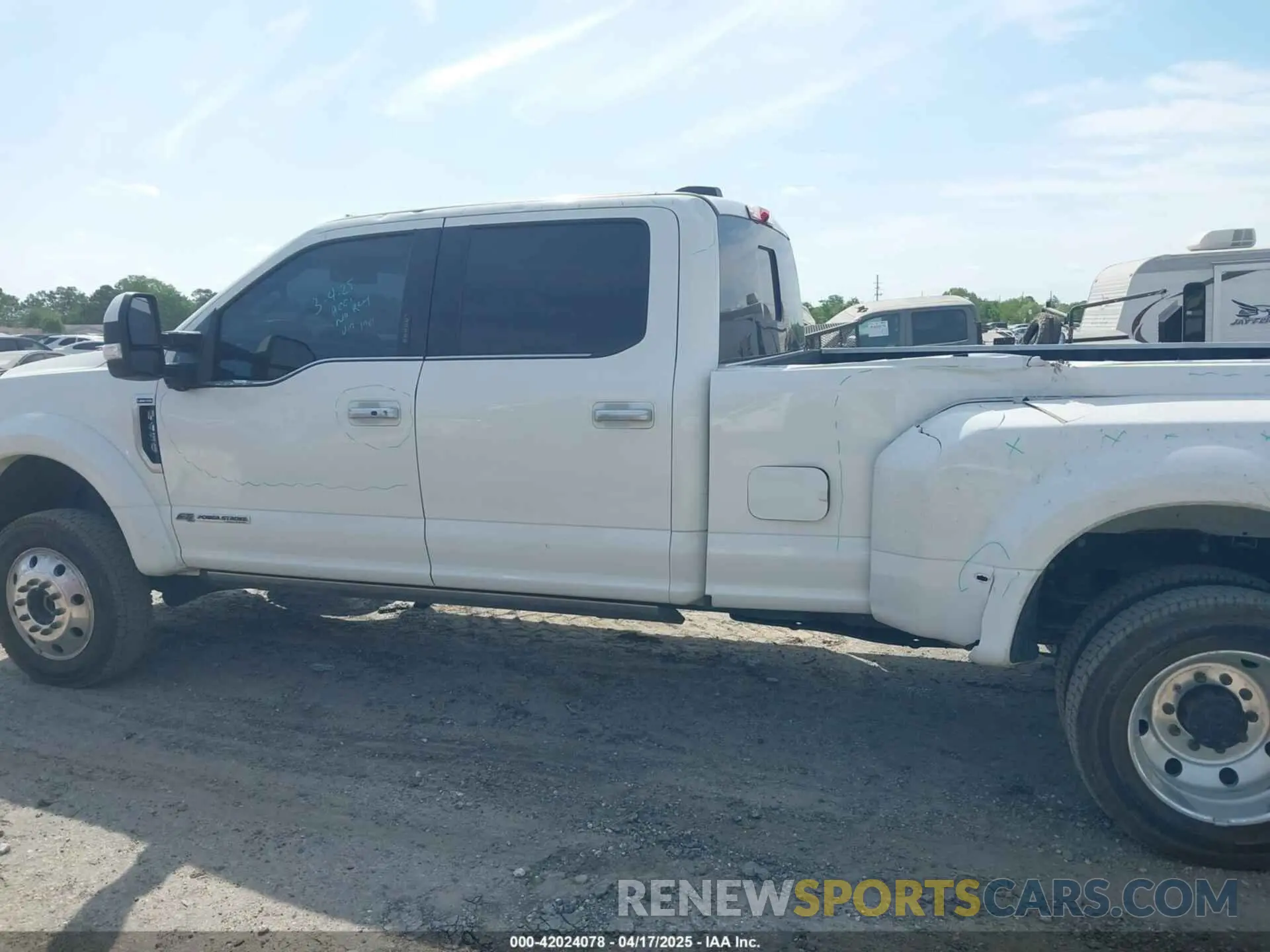 14 Photograph of a damaged car 1FT8W4DT8NED31741 FORD F-450 2022