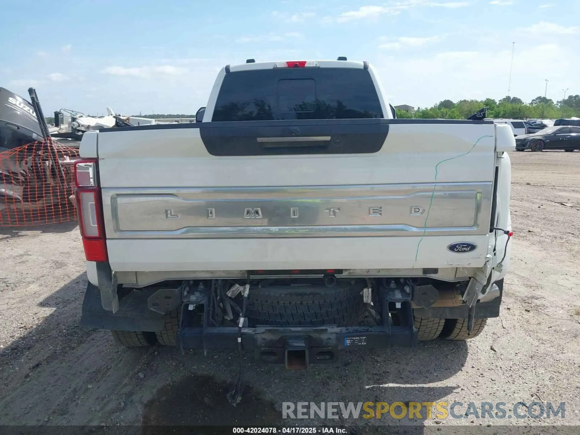 15 Photograph of a damaged car 1FT8W4DT8NED31741 FORD F-450 2022