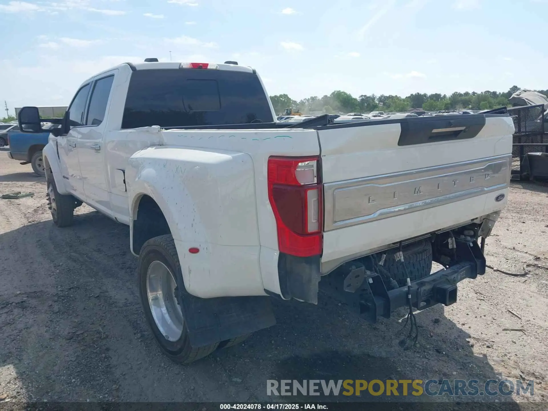 3 Photograph of a damaged car 1FT8W4DT8NED31741 FORD F-450 2022
