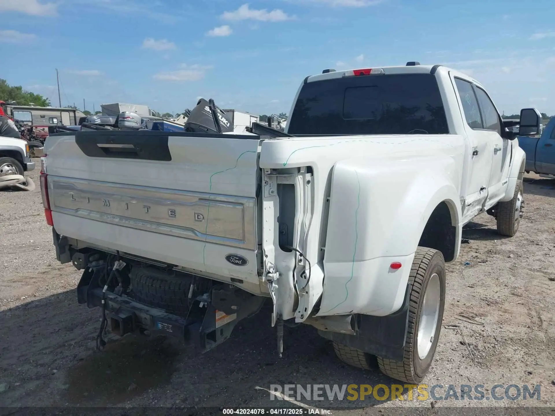 4 Photograph of a damaged car 1FT8W4DT8NED31741 FORD F-450 2022