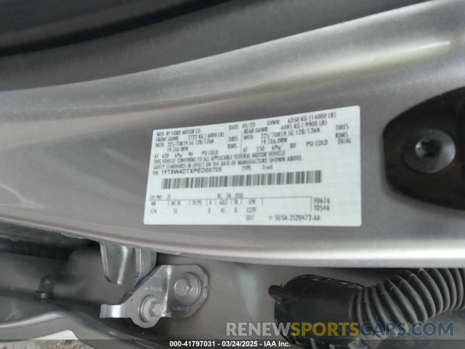 9 Photograph of a damaged car 1FT8W4DTXPED00705 FORD F-450 2023