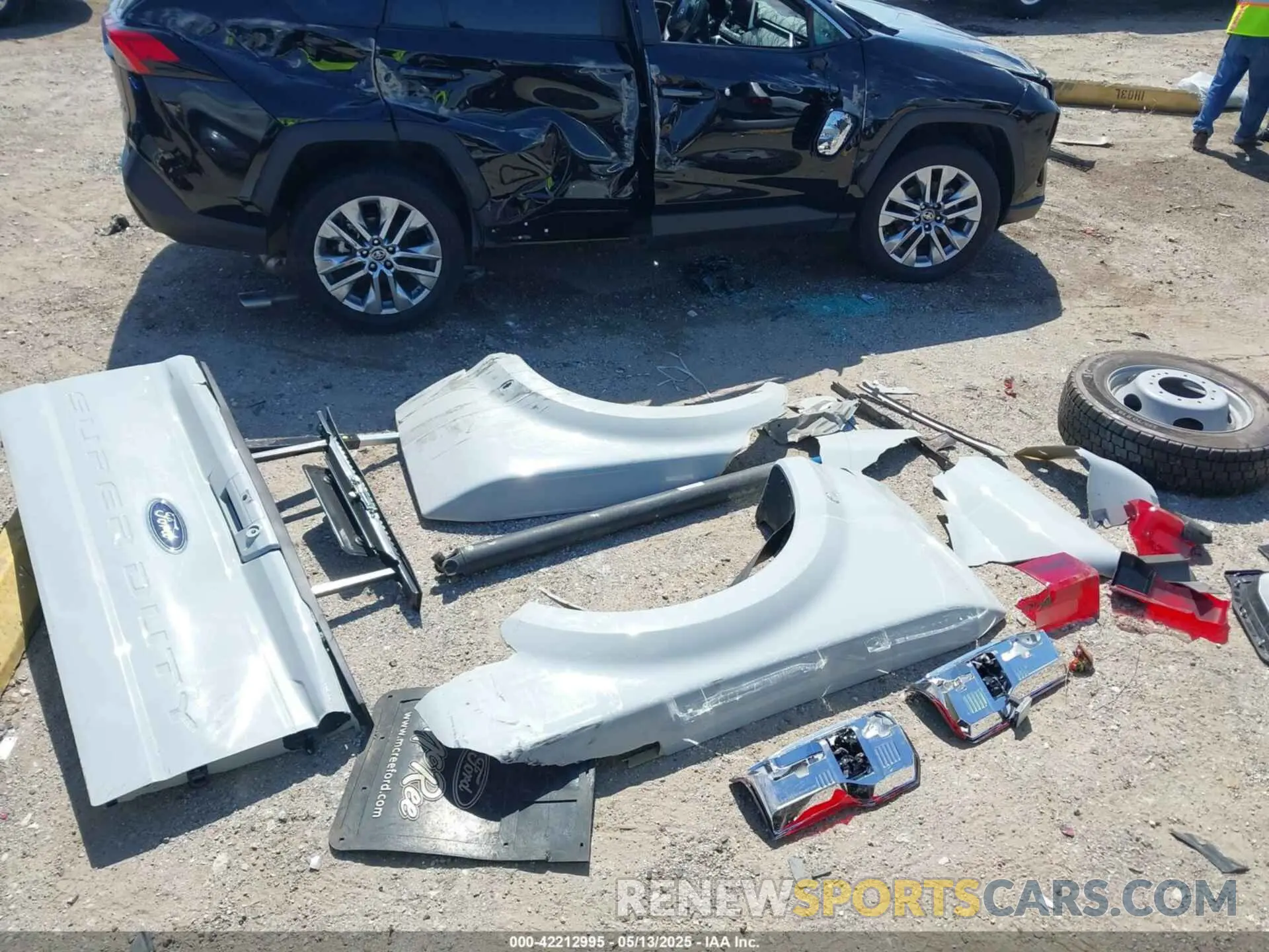 19 Photograph of a damaged car 1FT8W4DM0SEC38295 FORD F-450 2025