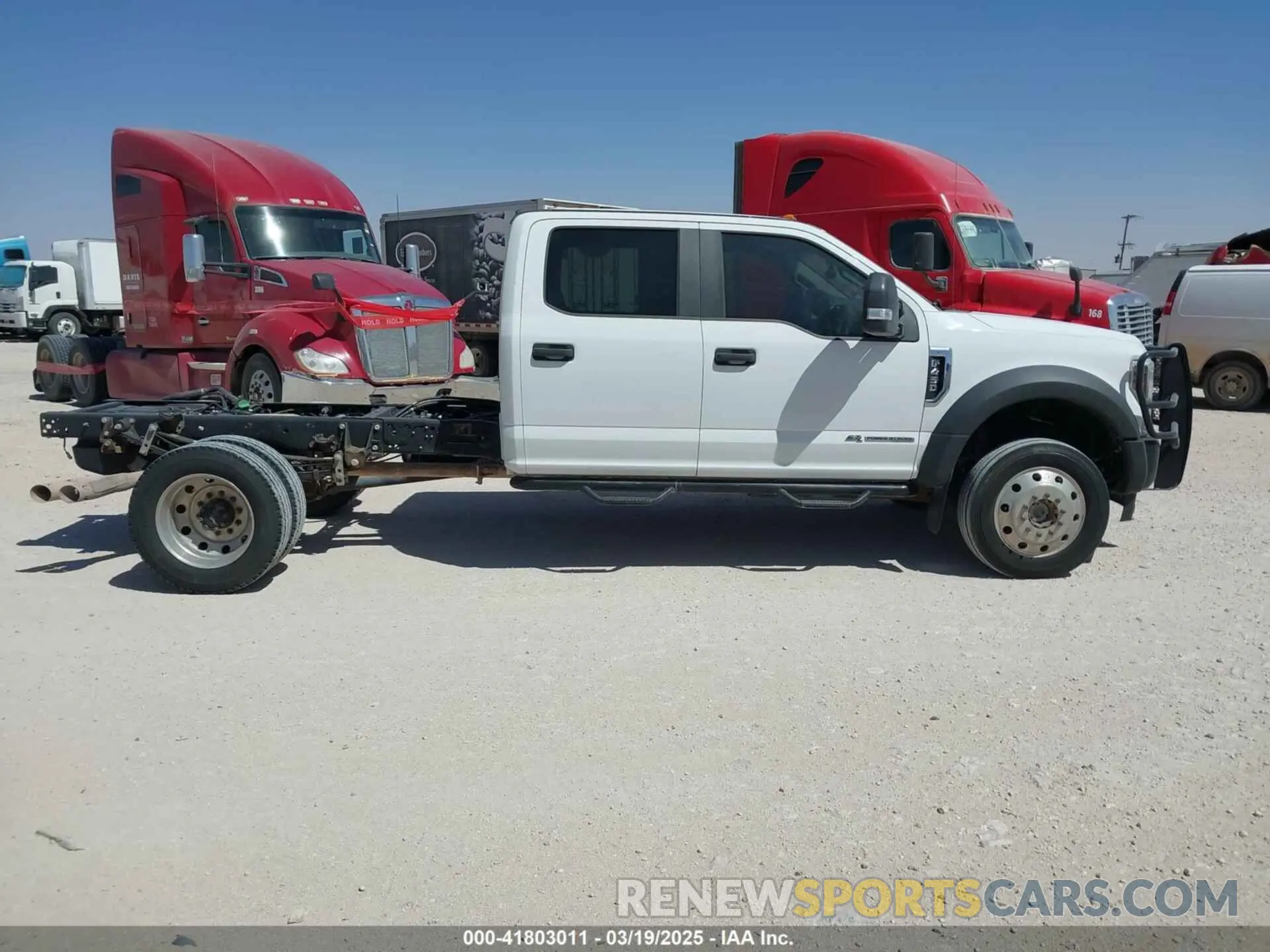 13 Фотография поврежденного автомобиля 1FD0W4HT0KED39170 FORD F-450 CHASSIS 2019