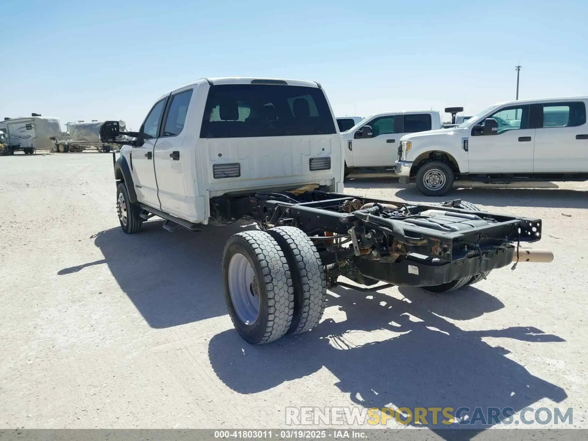 3 Фотография поврежденного автомобиля 1FD0W4HT0KED39170 FORD F-450 CHASSIS 2019