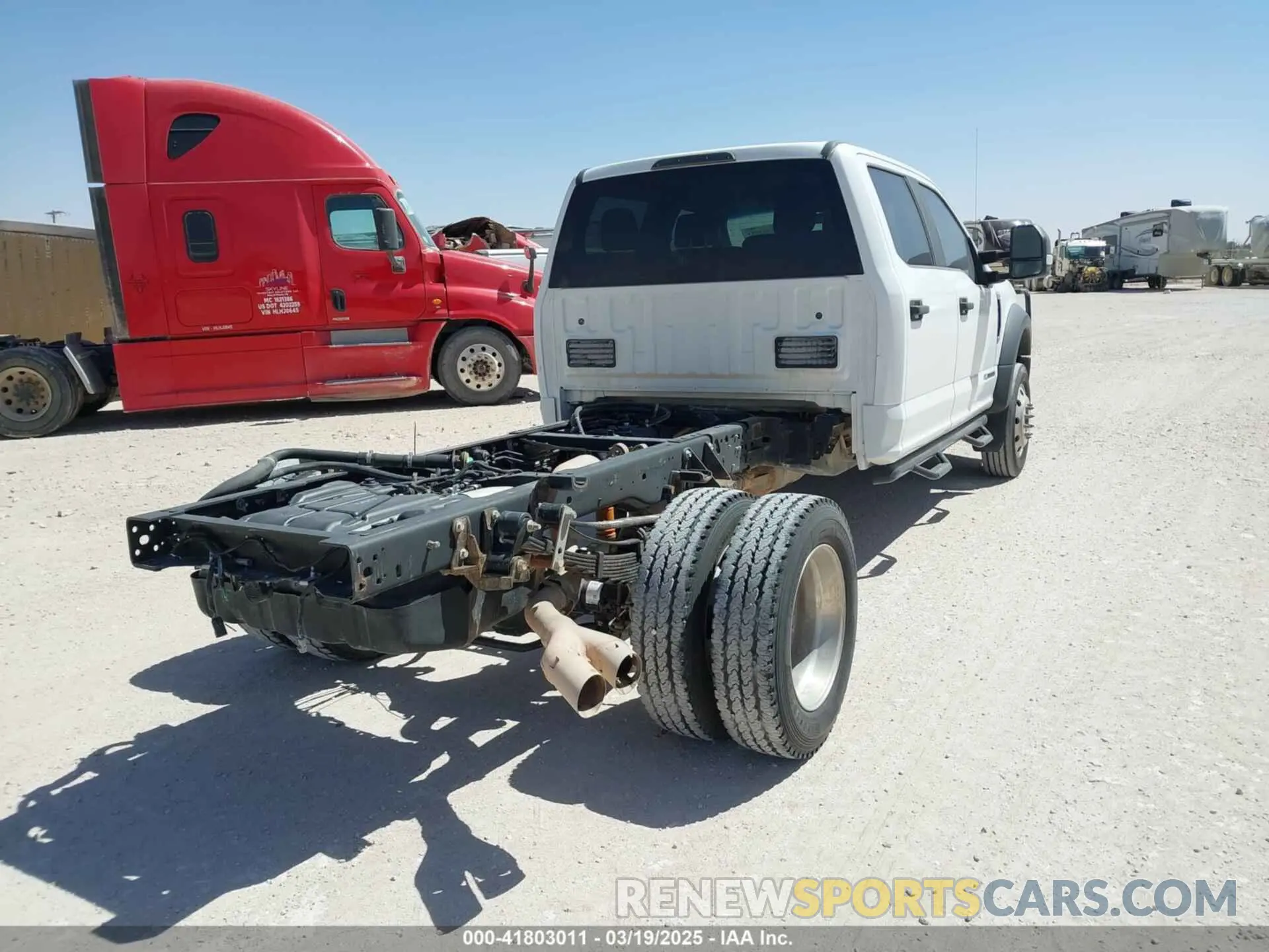 4 Фотография поврежденного автомобиля 1FD0W4HT0KED39170 FORD F-450 CHASSIS 2019
