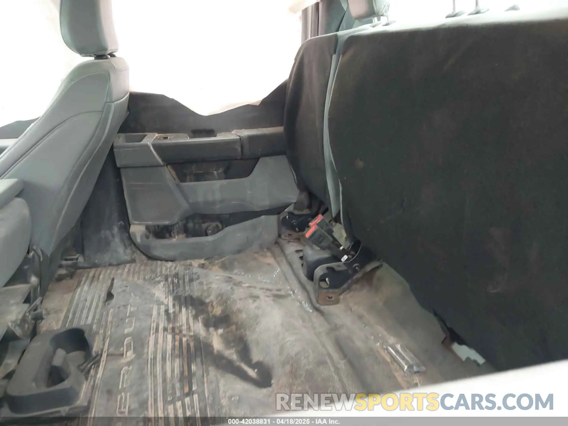 7 Photograph of a damaged car 1FD0W4HT9REC88522 FORD F-450 CHASSIS 2024