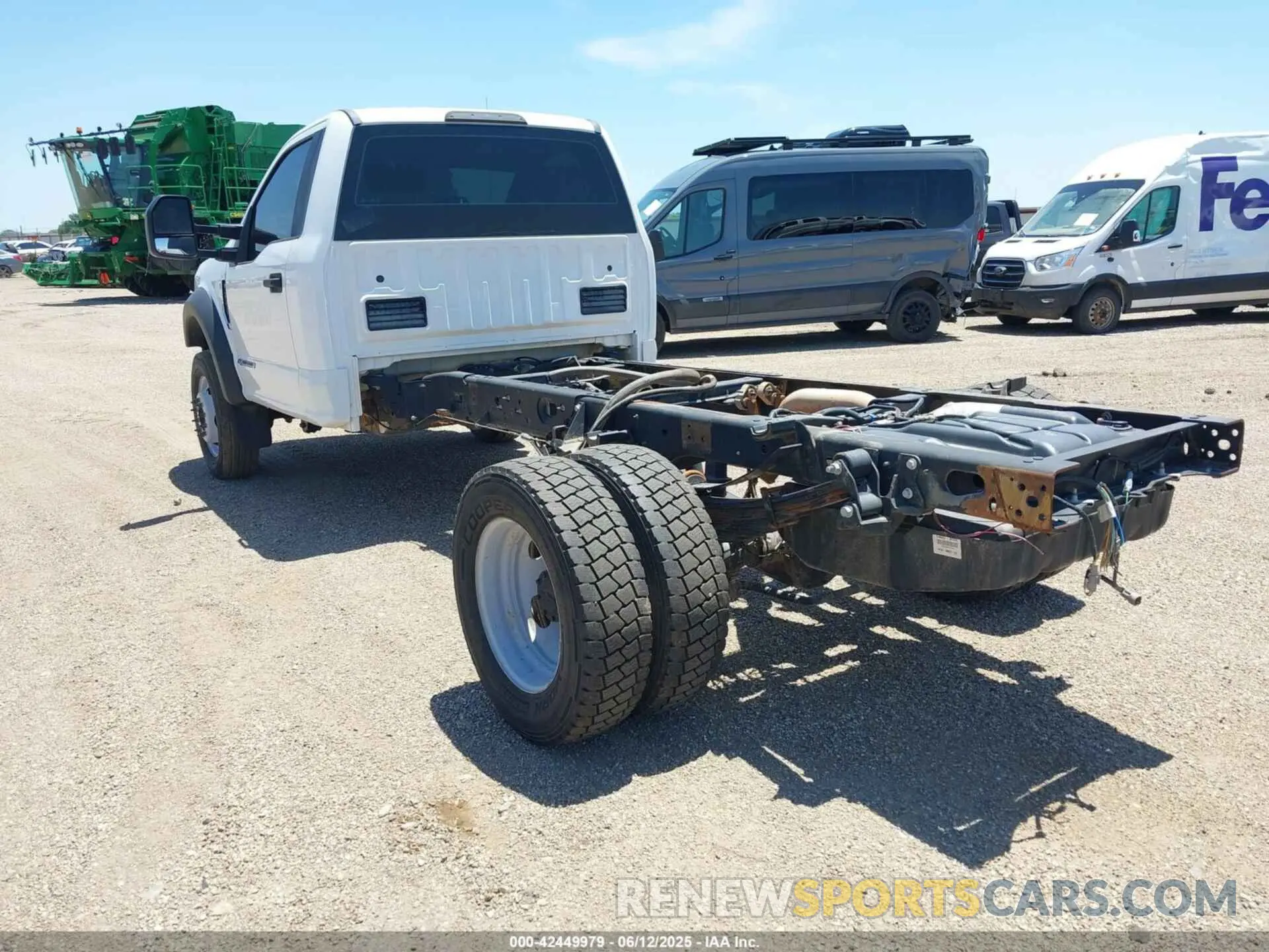 3 Photograph of a damaged car 1FDUF5GT9KEF53213 FORD F-550 CHASSIS 2019