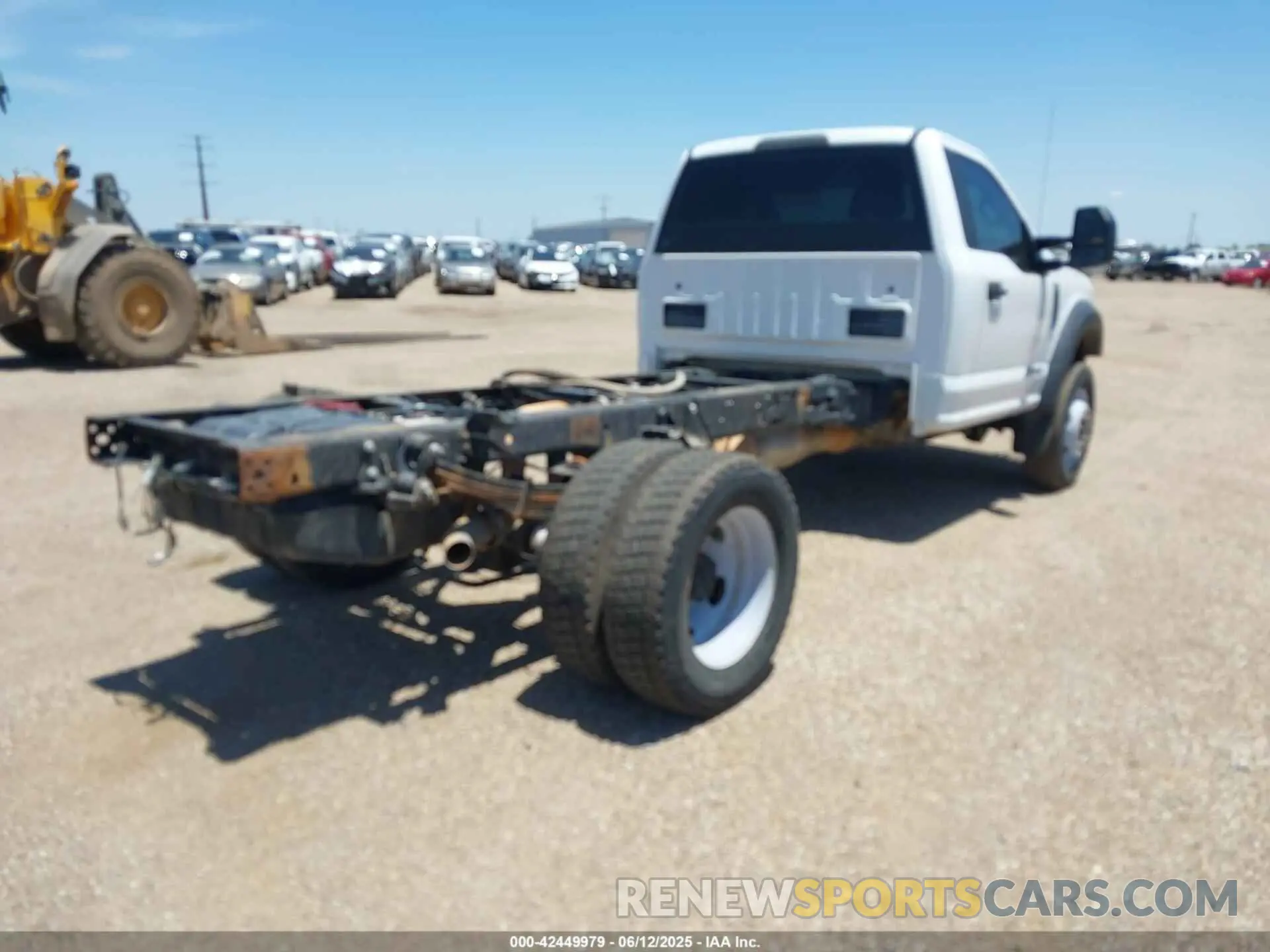4 Photograph of a damaged car 1FDUF5GT9KEF53213 FORD F-550 CHASSIS 2019