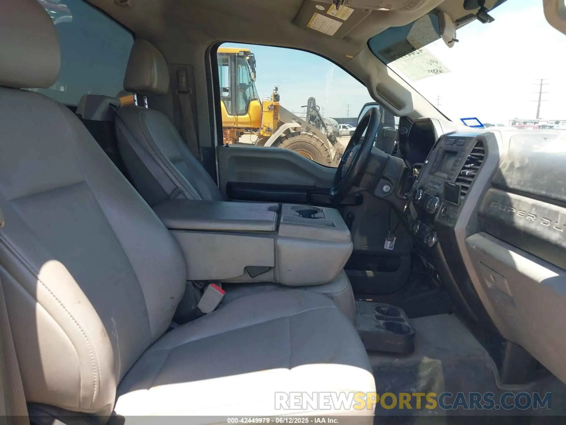 6 Photograph of a damaged car 1FDUF5GT9KEF53213 FORD F-550 CHASSIS 2019