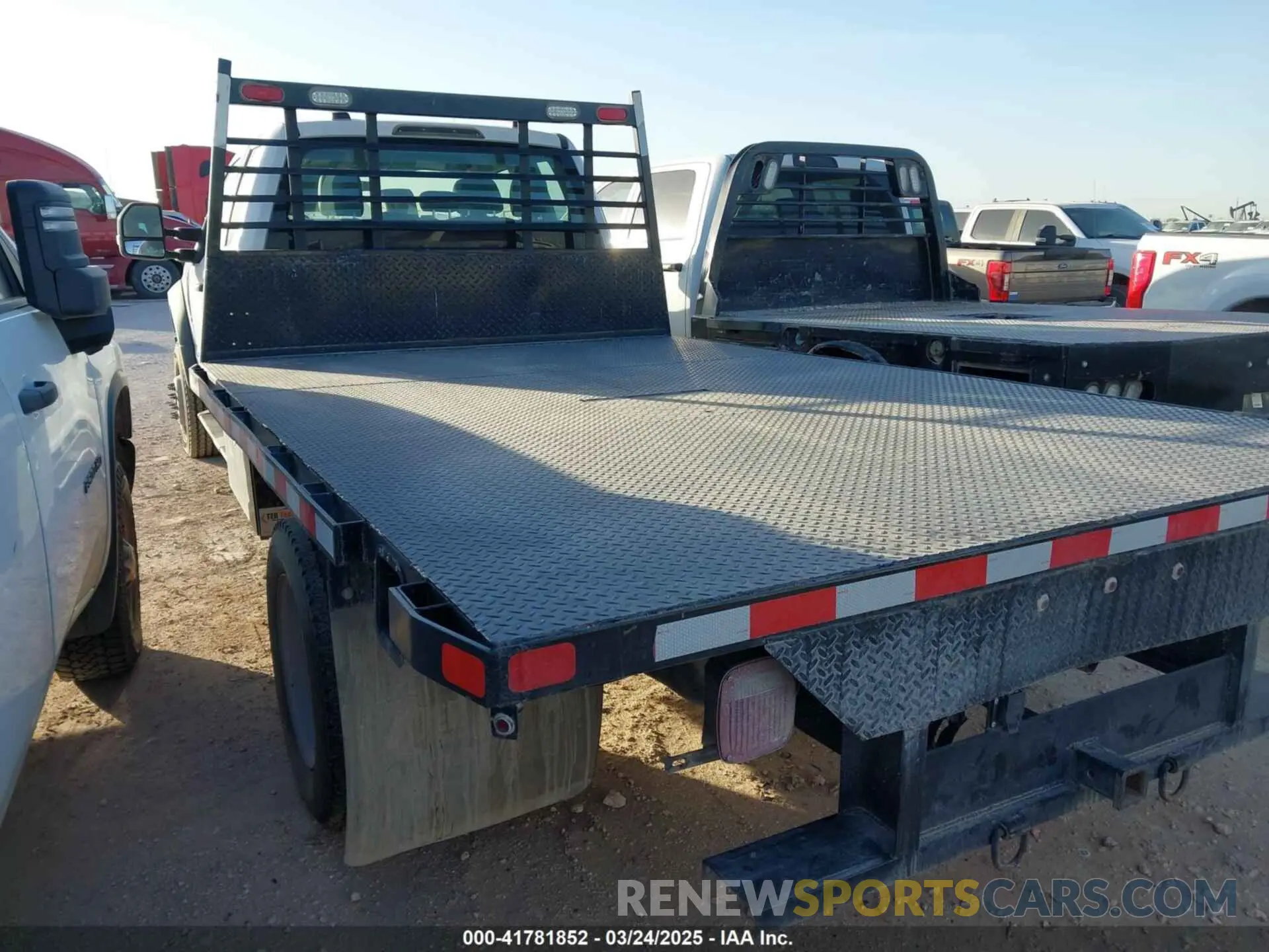 3 Фотография поврежденного автомобиля 1FD0X5HT4MED04735 FORD F-550 CHASSIS 2021