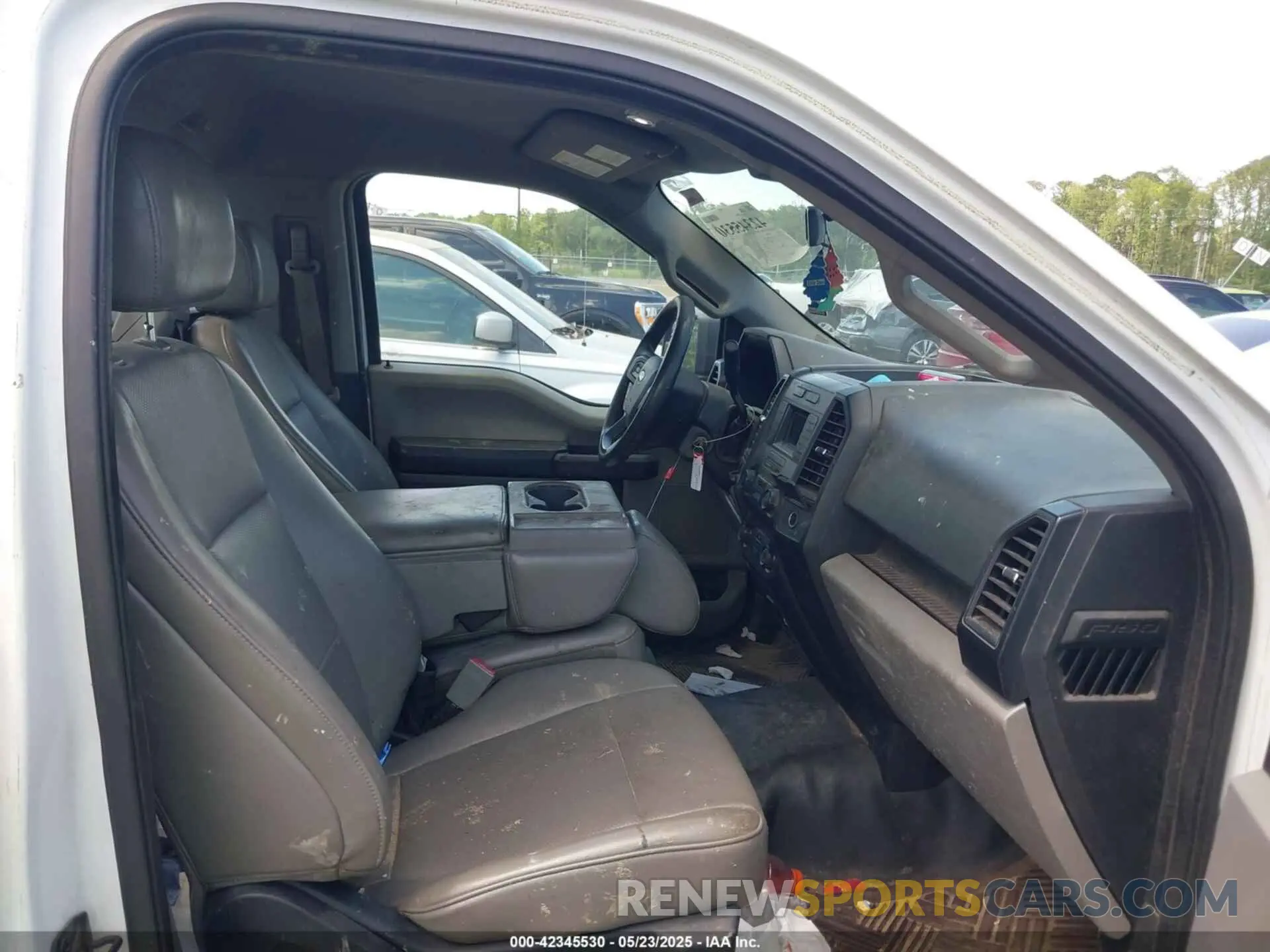 5 Photograph of a damaged car 1FTMF1CD1KKCO5739 FORD F15 2019