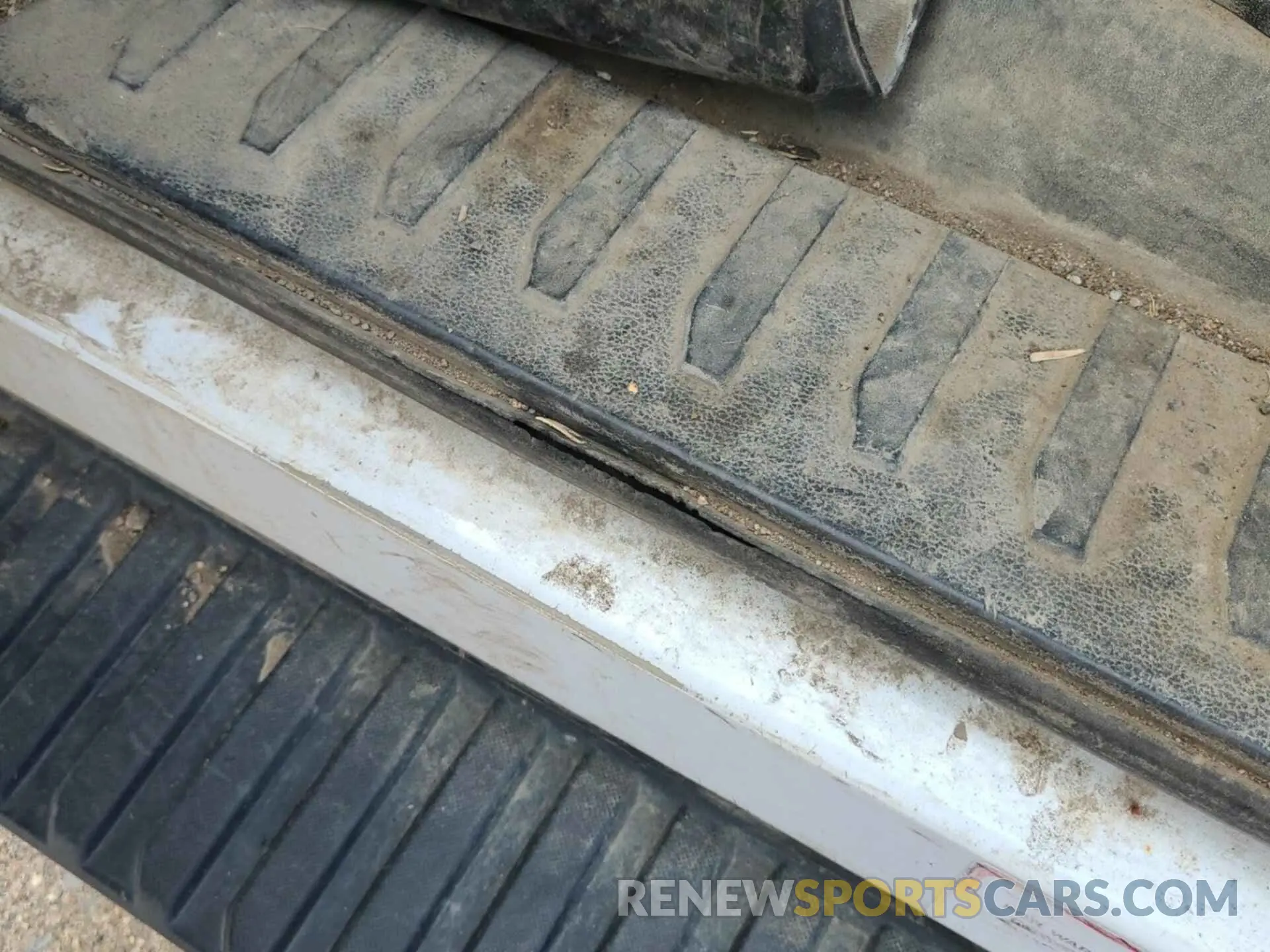 32 Photograph of a damaged car 1FTEX1EB5KKD65329 FORD F150 2019
