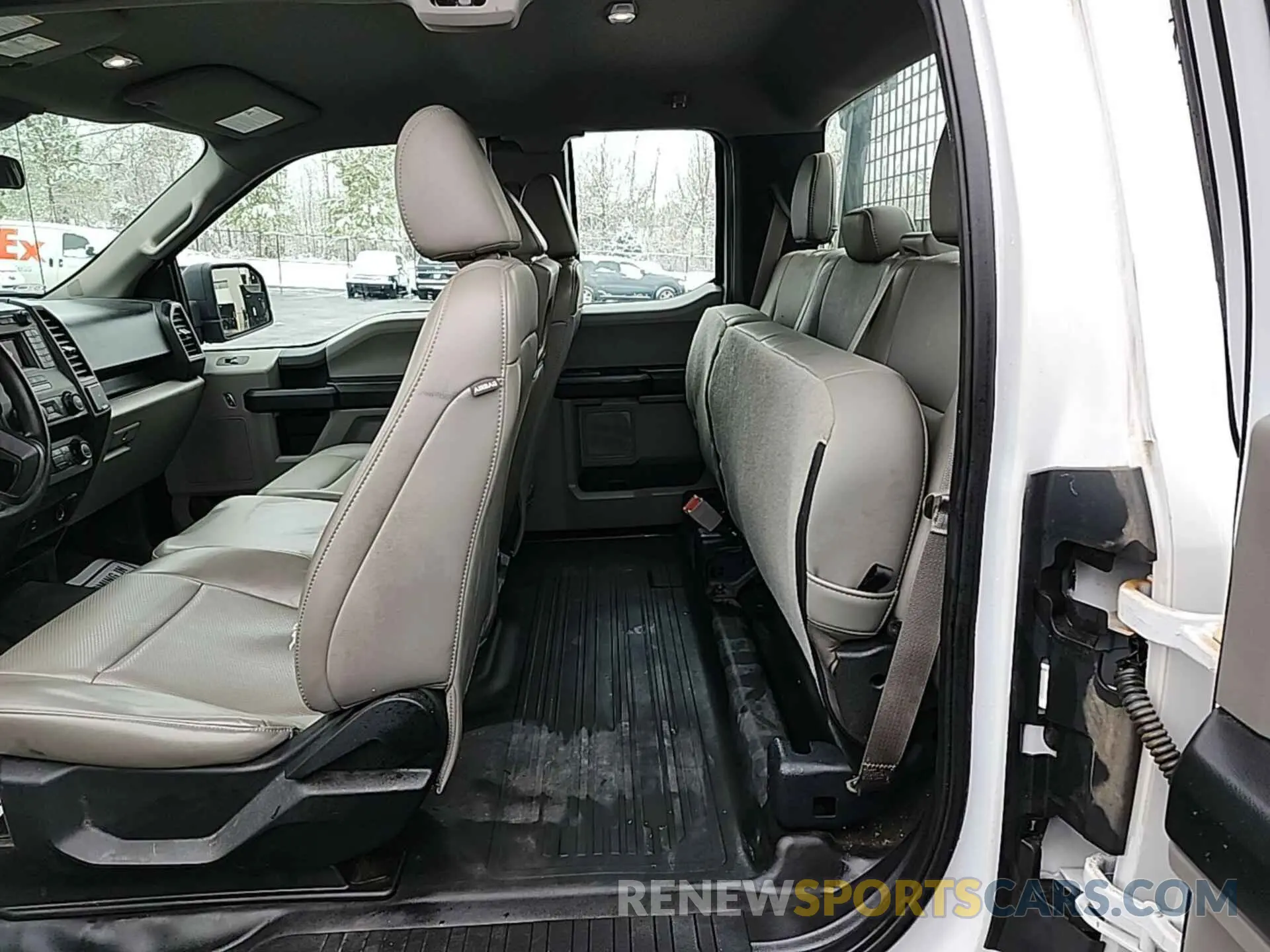 9 Фотография поврежденного автомобиля 1FTFX1E59KKC92352 FORD F150 2019